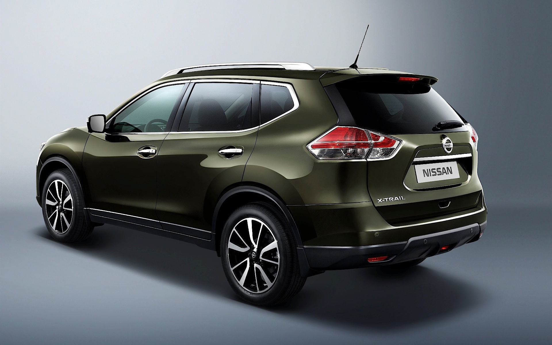 Красивый автомобиль Nissan X-Trail