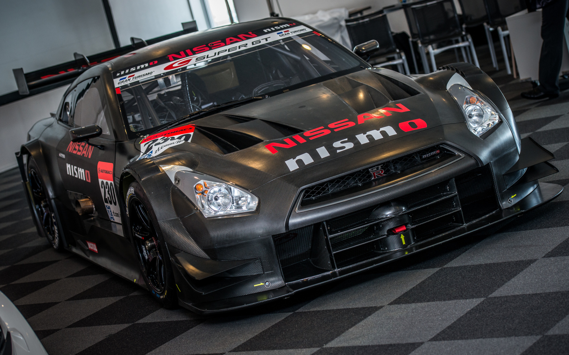 Новая машина Nissan GT-R Nismo 2014