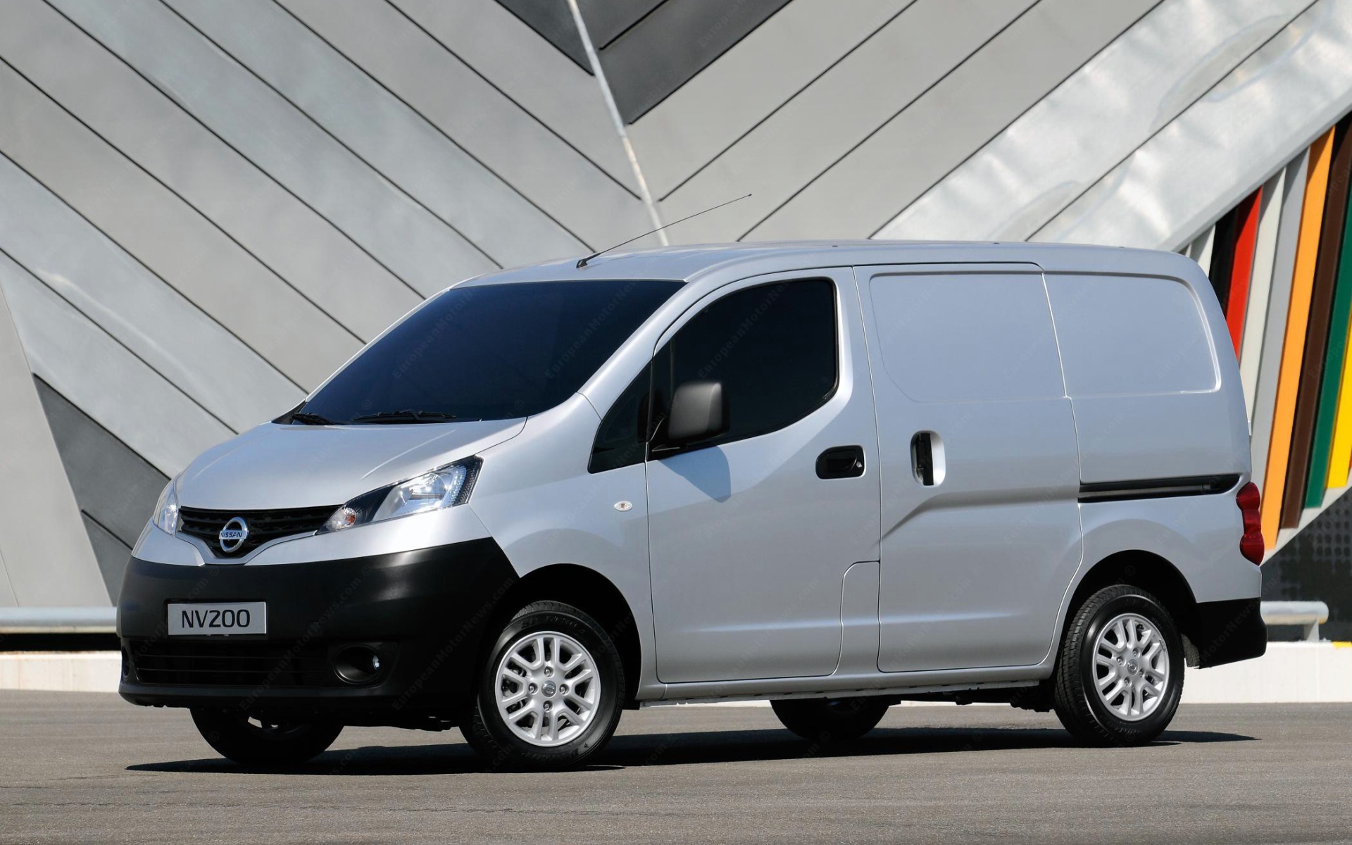 Надежная машина Nissan NV200