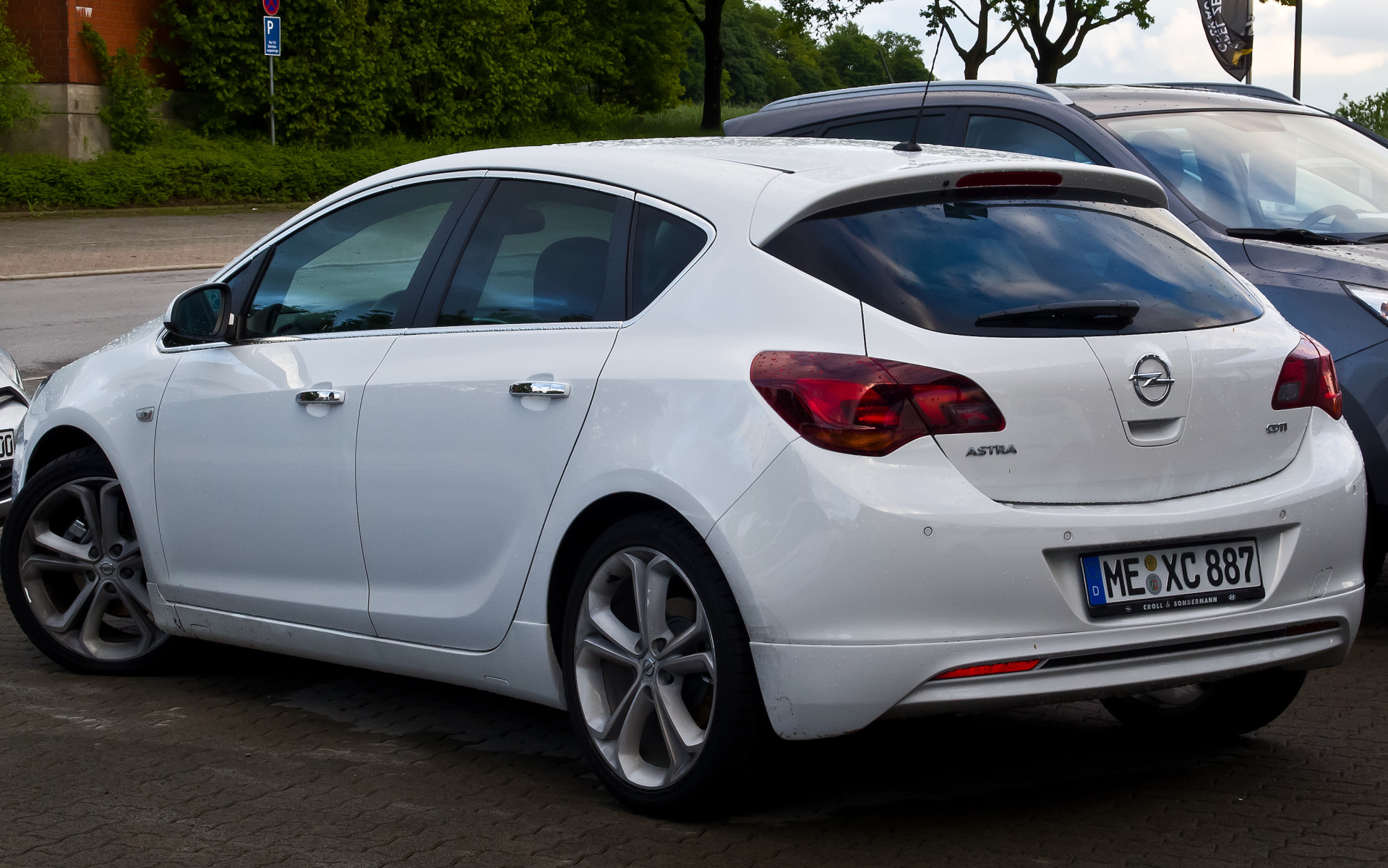 Надежный автомобиль Opel Astra