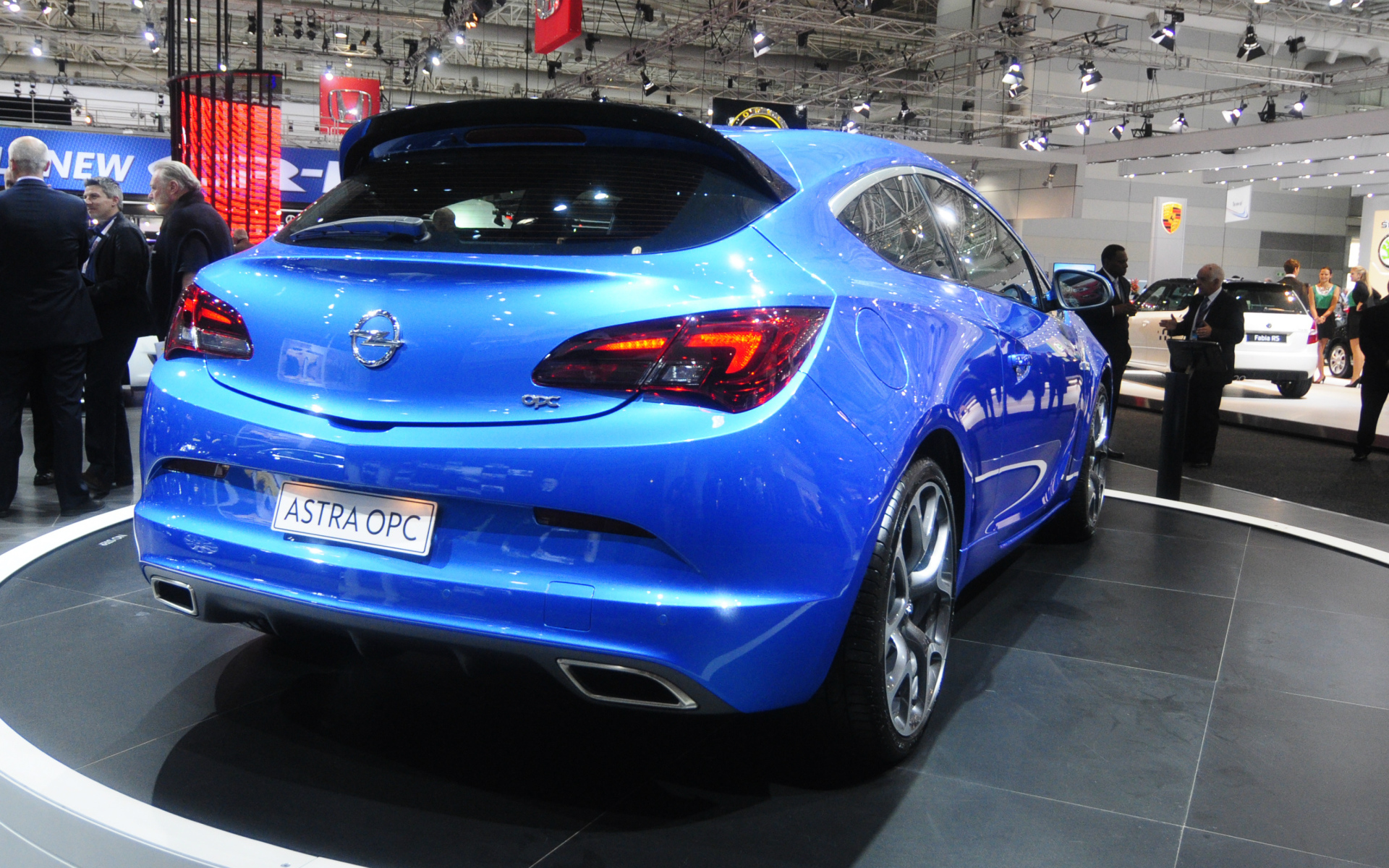 Тест драйв автомобиля Opel Astra