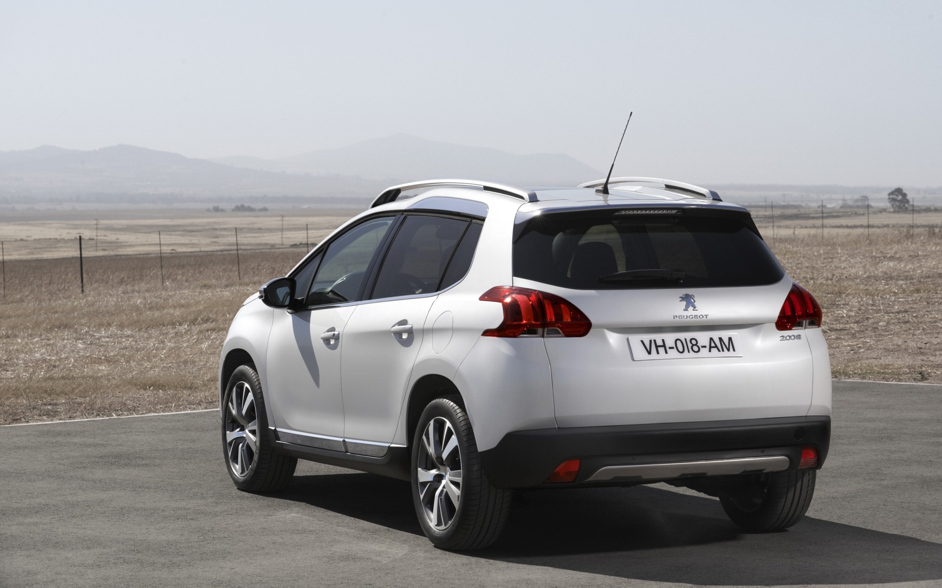 Красивый автомобиль Peugeot 6008 2014  в Москве