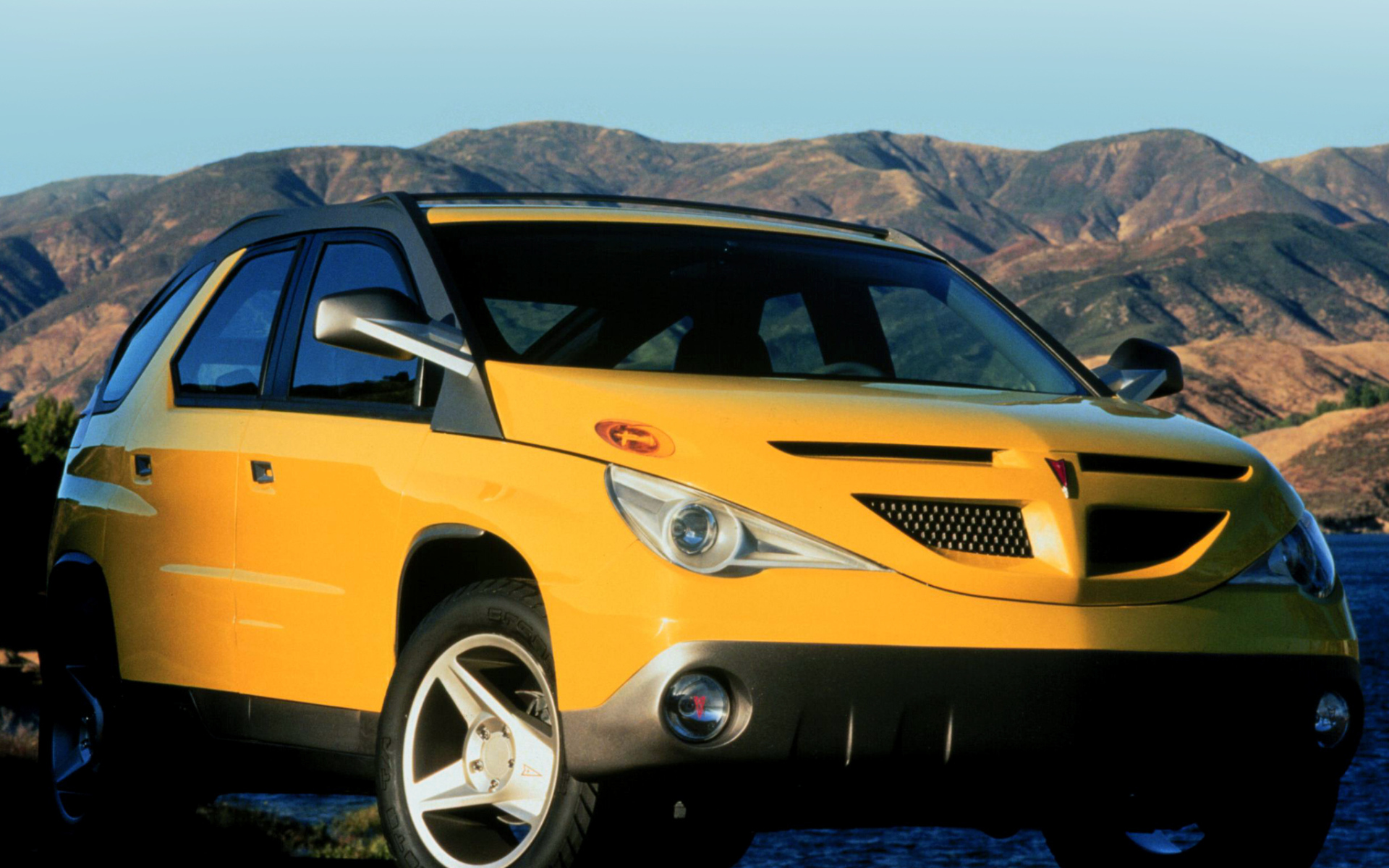 Надежная машина Pontiac Aztec