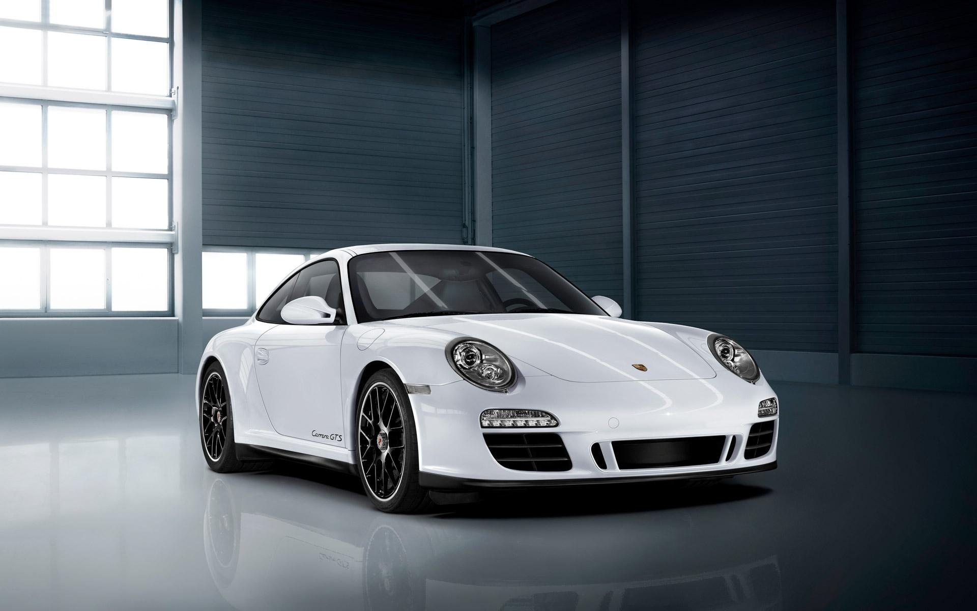 Белый Porsche carrera