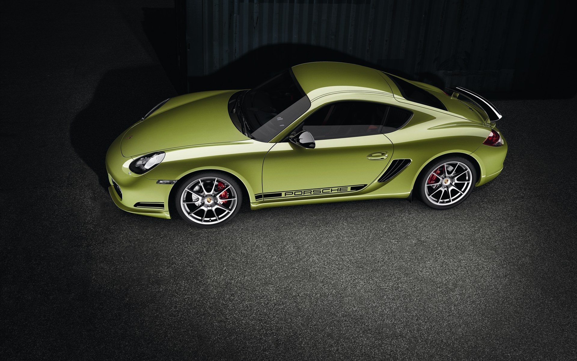 Зеленый Porsche cayman