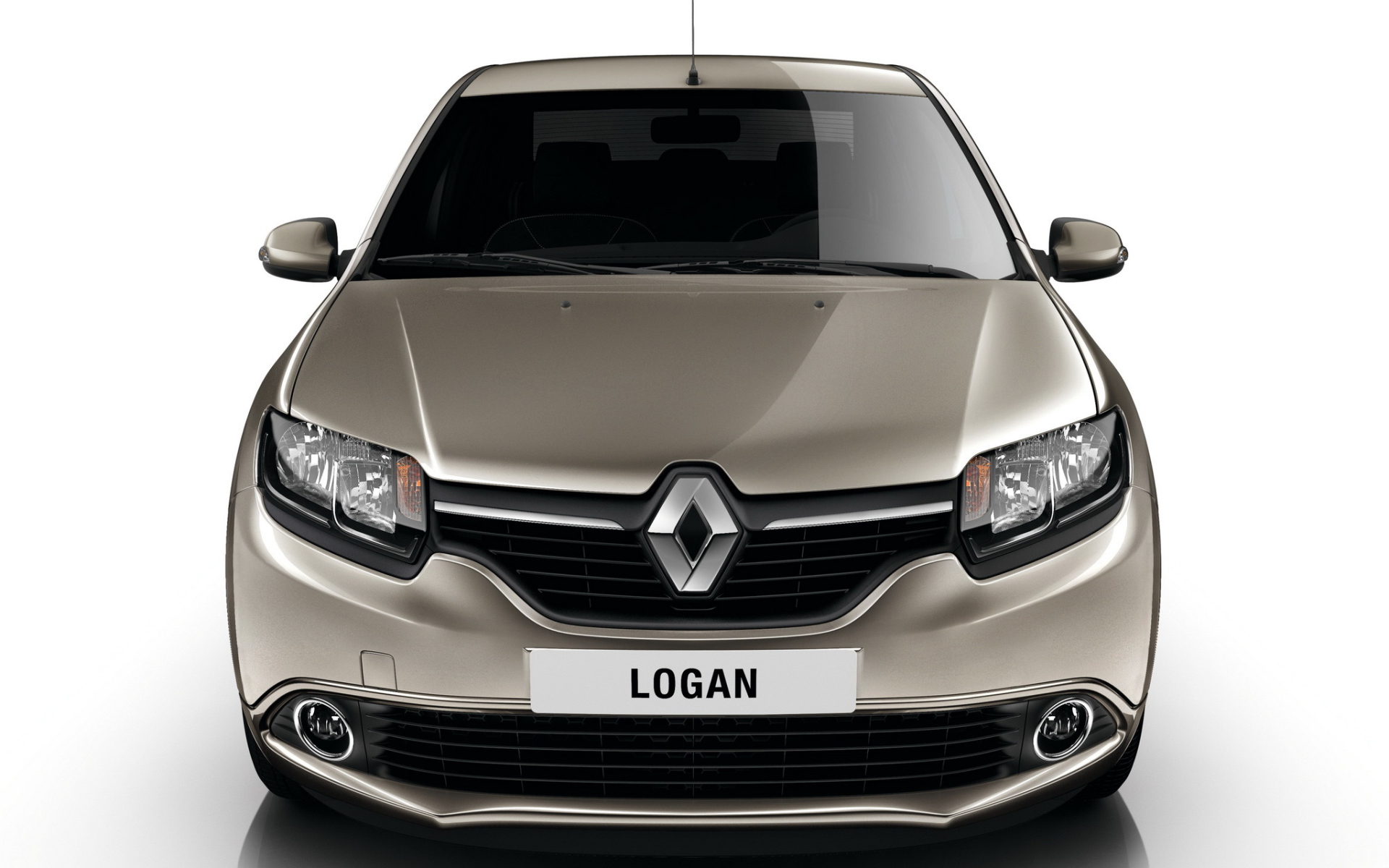 Красивый автомобиль Renault Logan в Москве