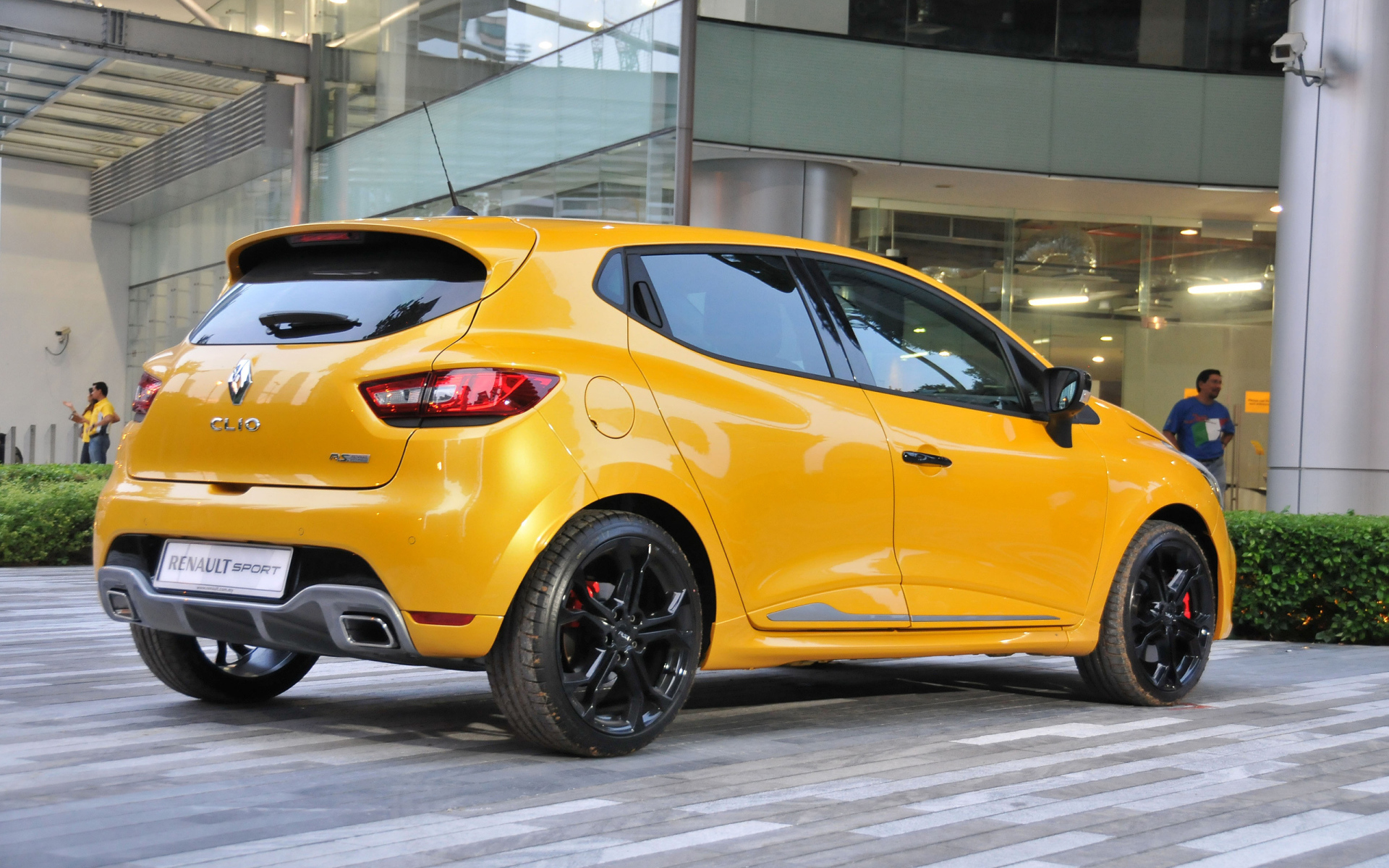 Красивый автомобиль Renault Next Two 2014