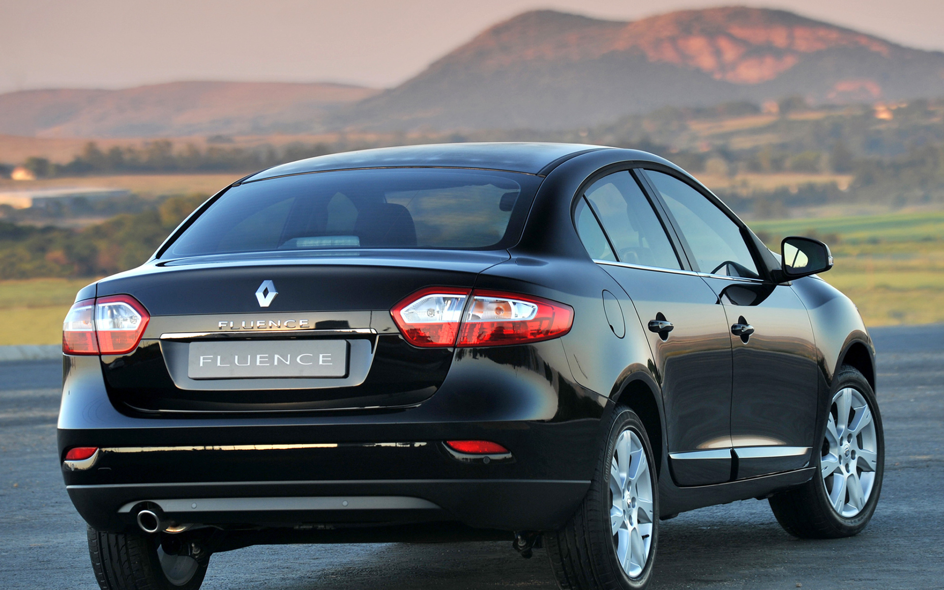 Фото автомобиля Renault Fluence