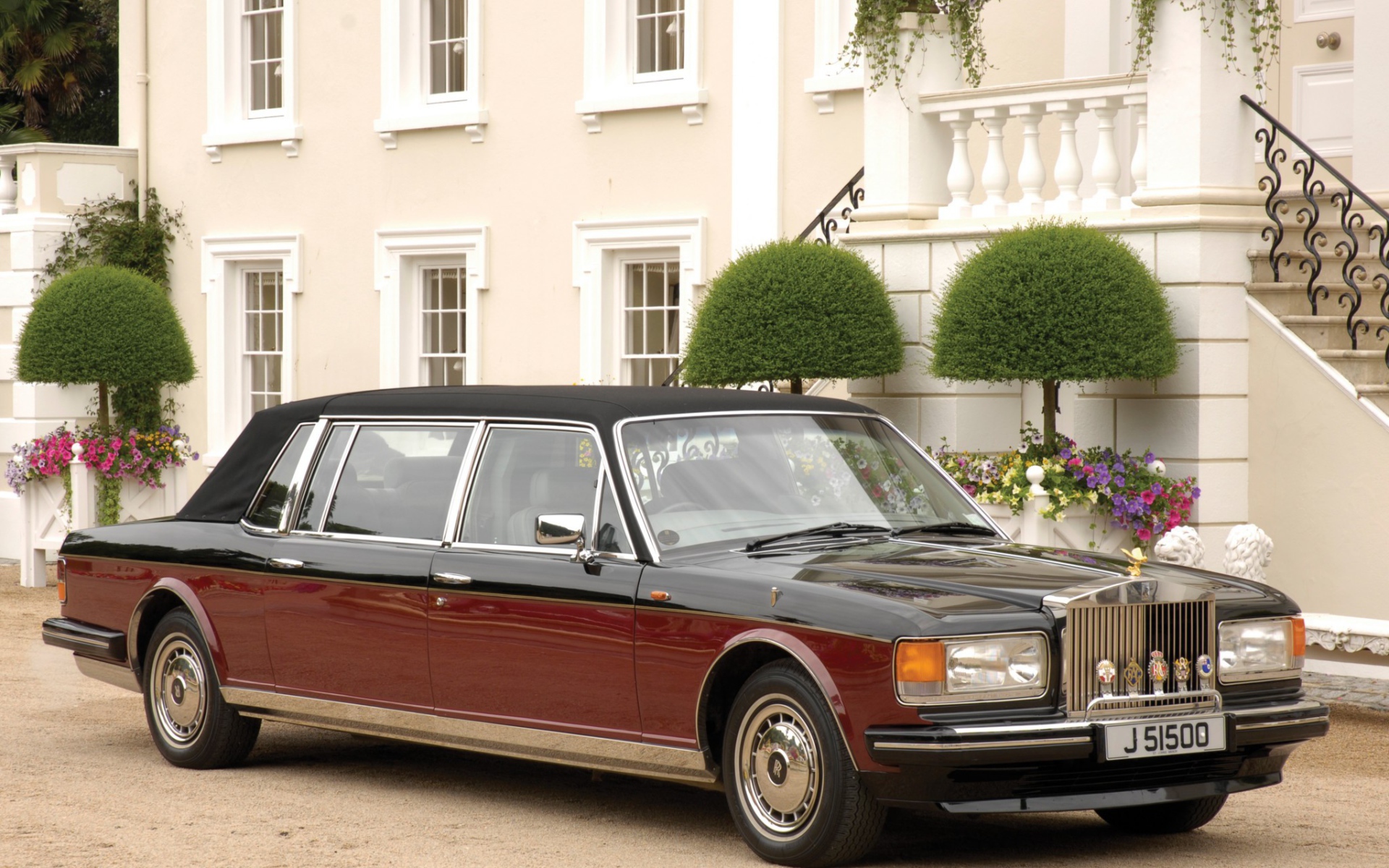  Новая машина Rolls Royce Silver Spirit