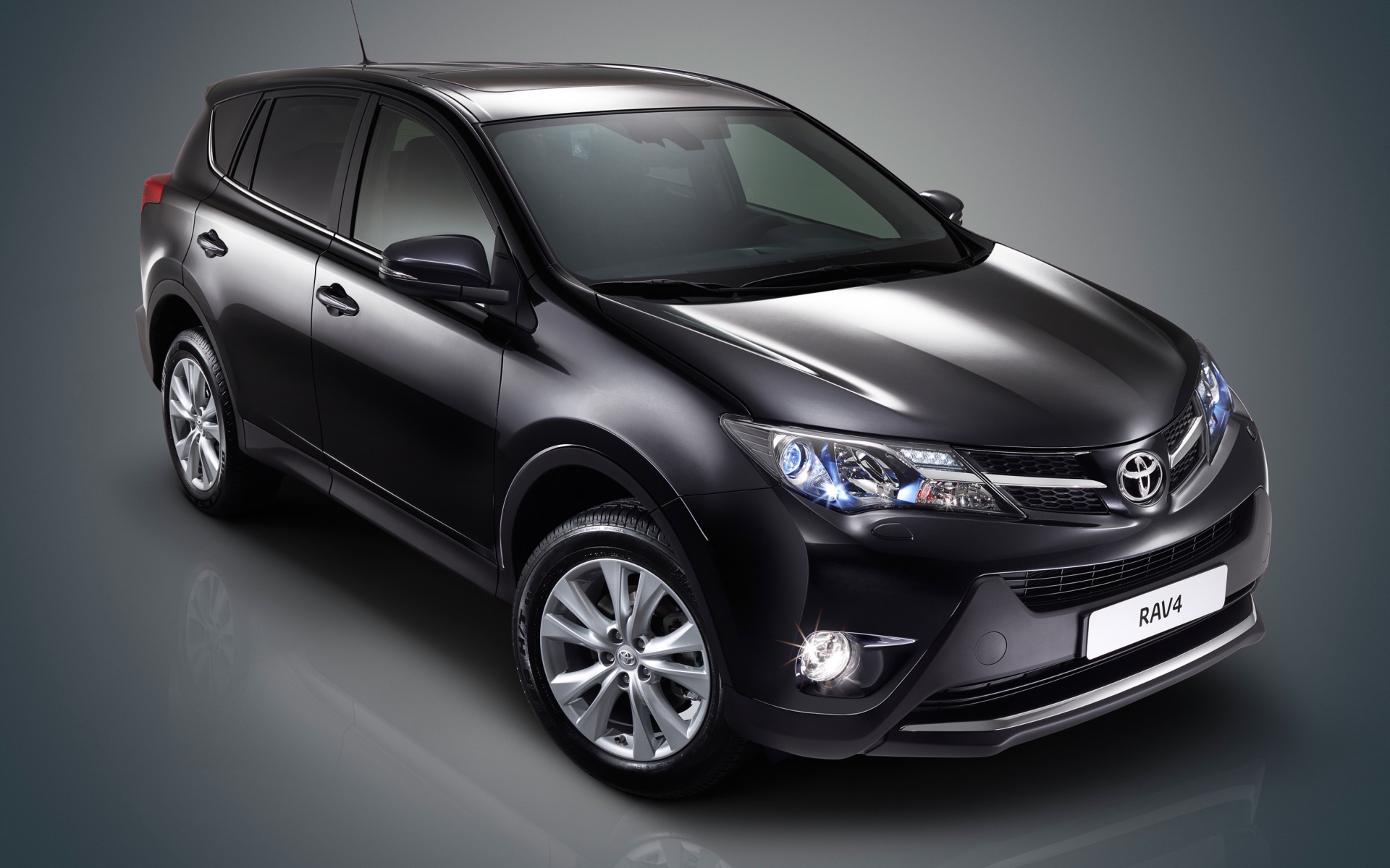 Красивый автомобиль Toyota RAV4