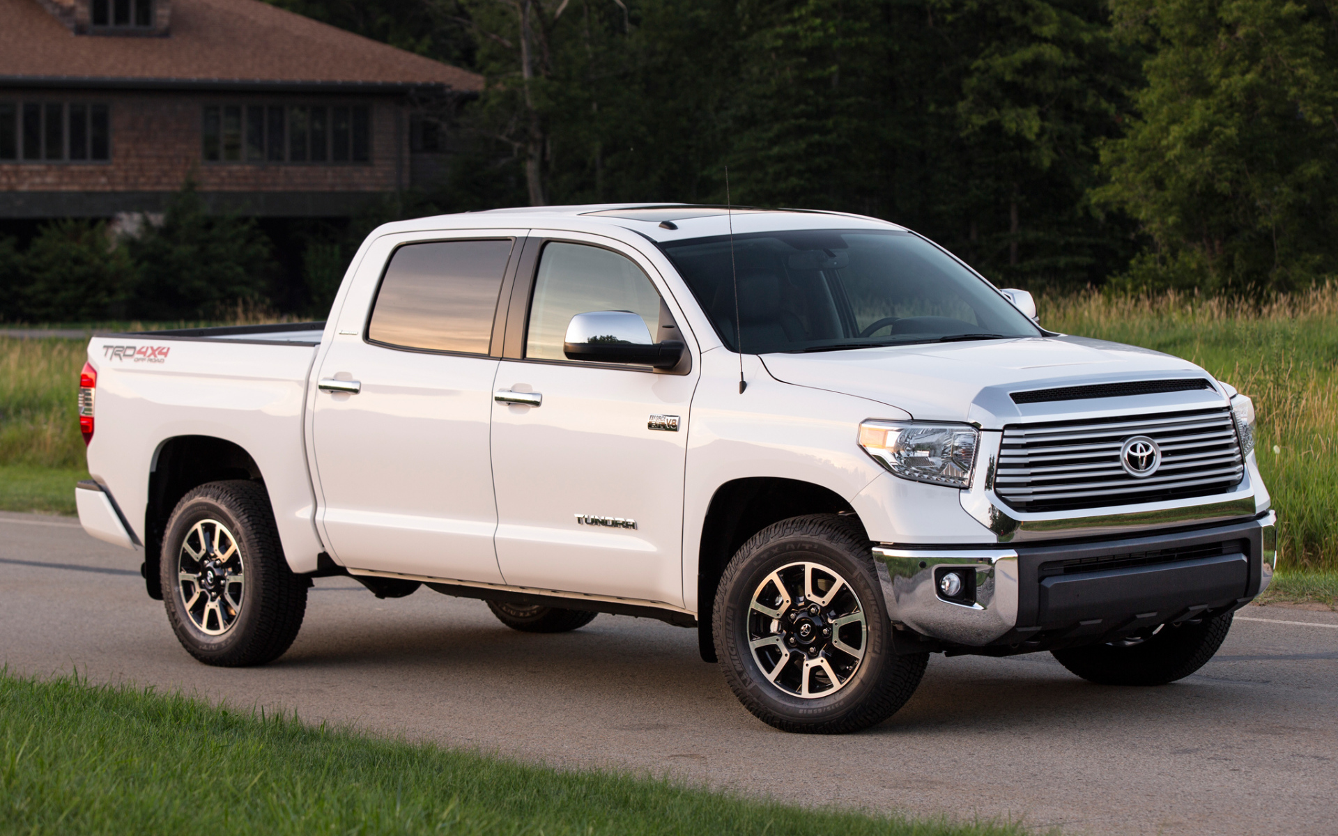 Новая машина Toyota Tundra 2014