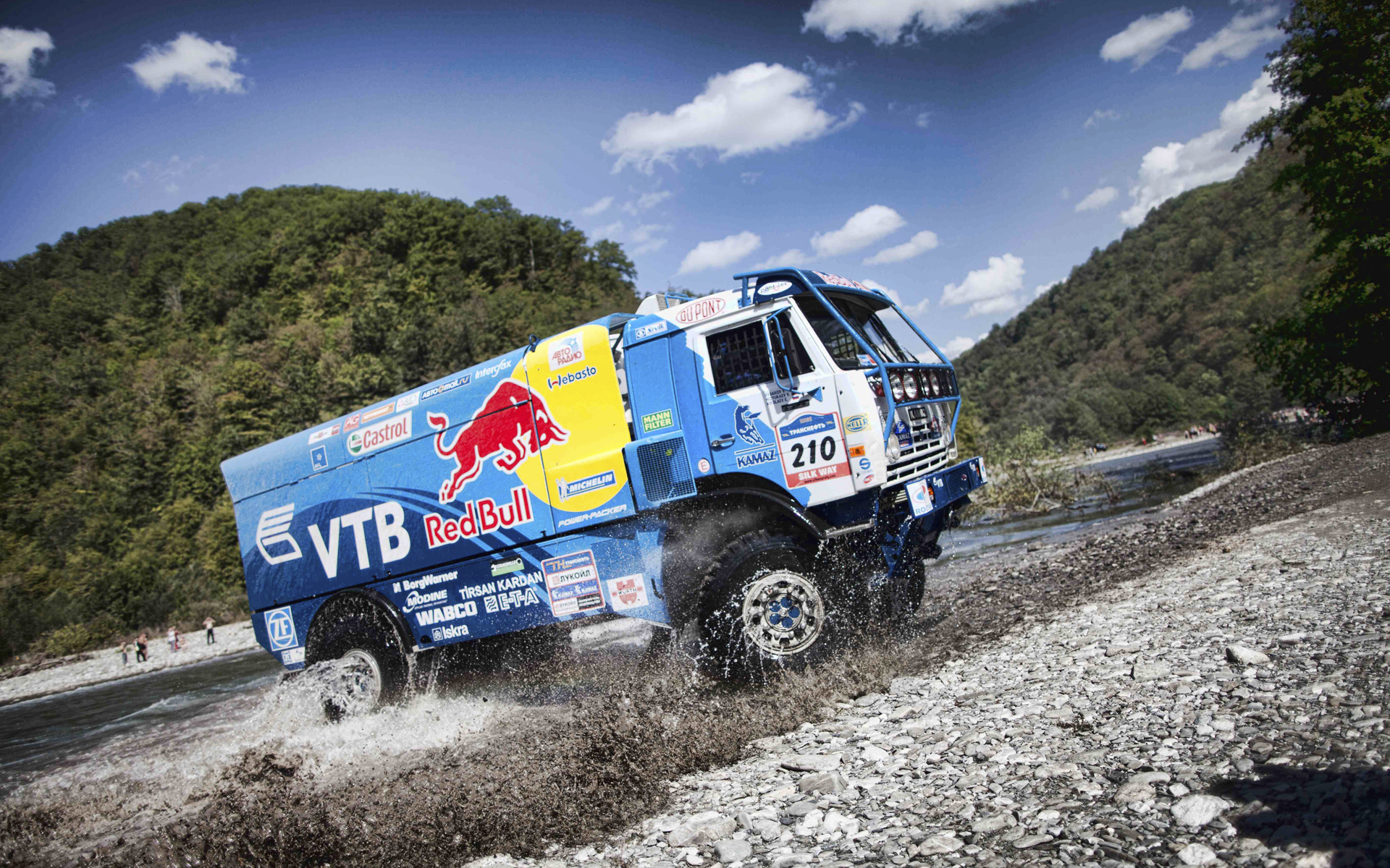 Камаз на трассе Париж-Дакар