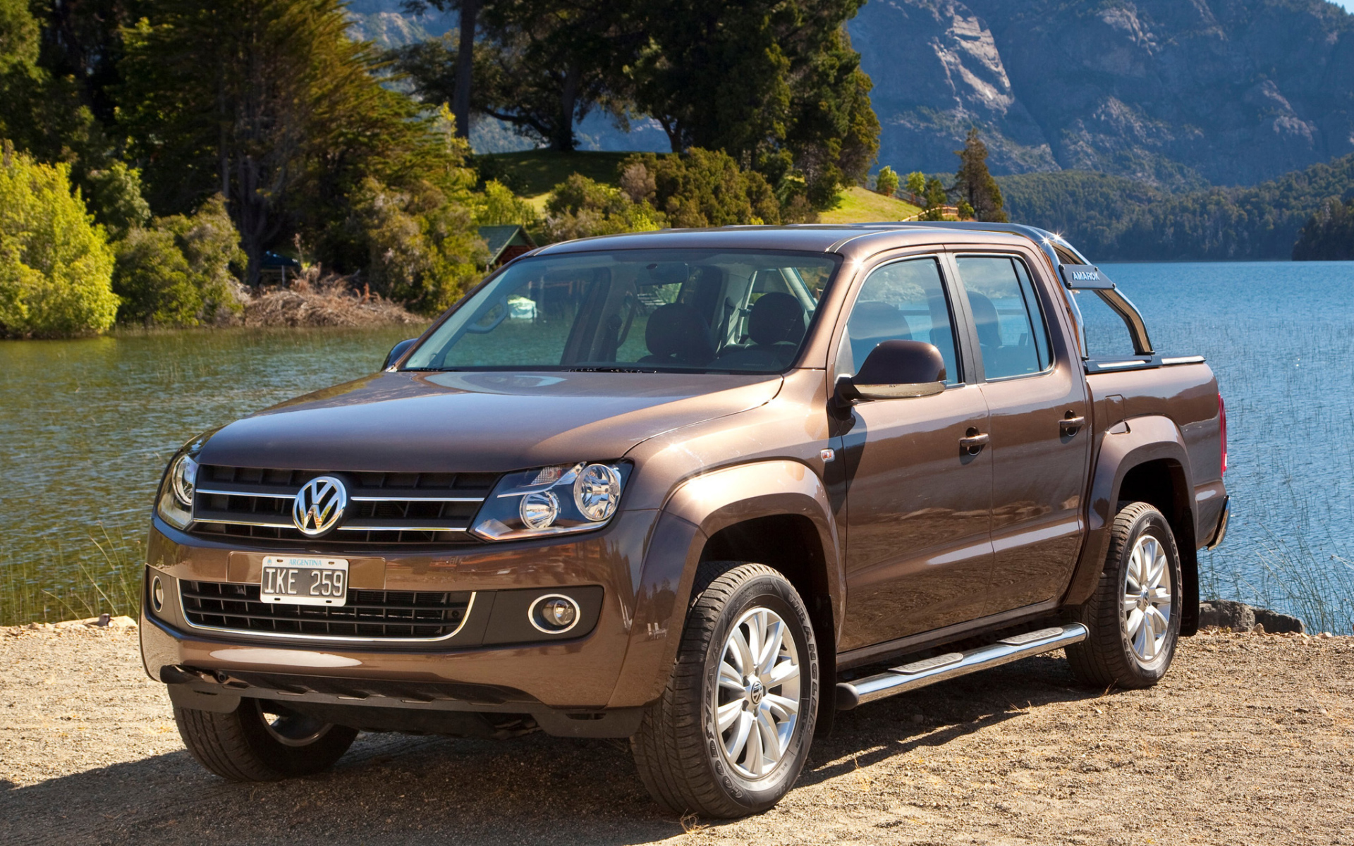 Красивый автомобиль Volkswagen Amarok в Москве