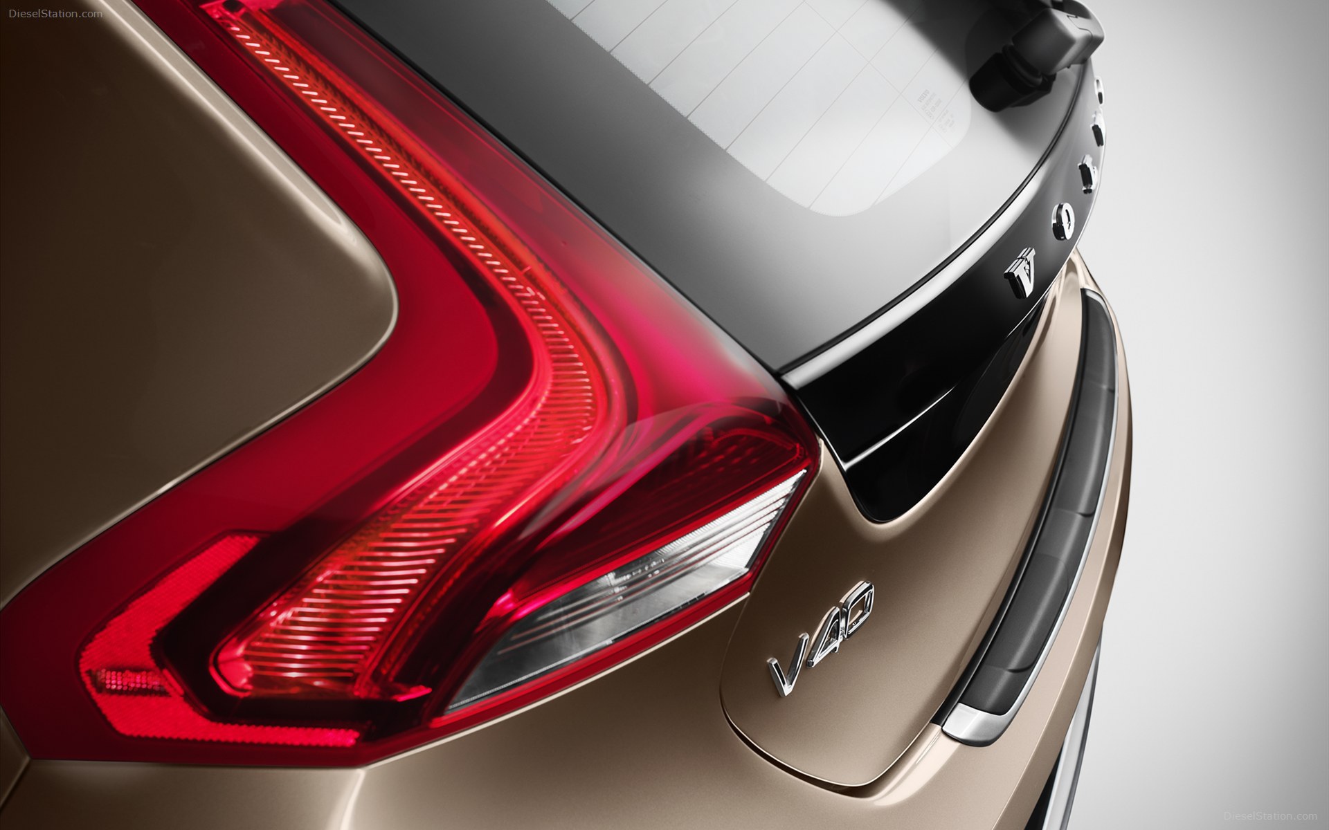  Автомобиль марки Volvo модели v40 Cross country