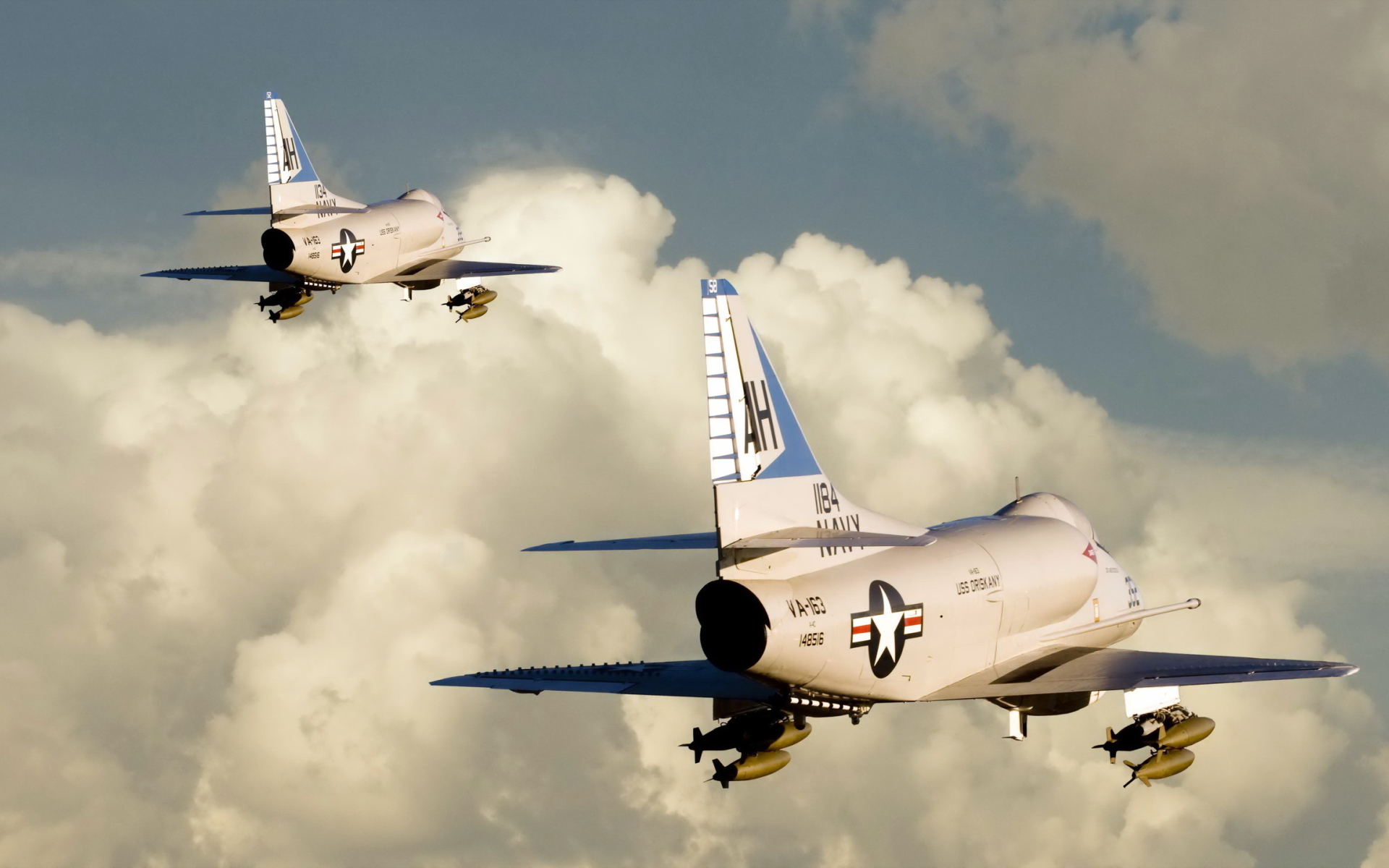 Самолеты над облаками