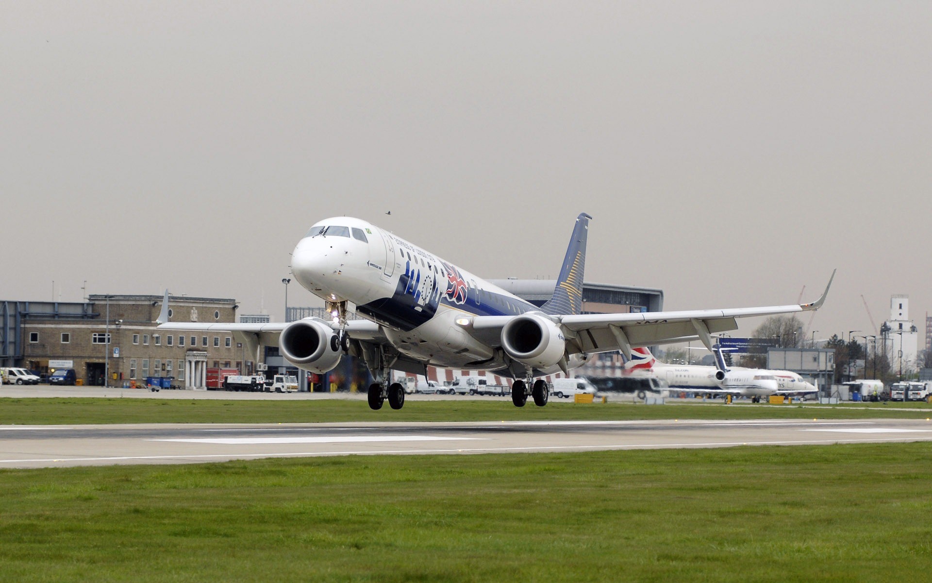 Самолет оторвался от земли