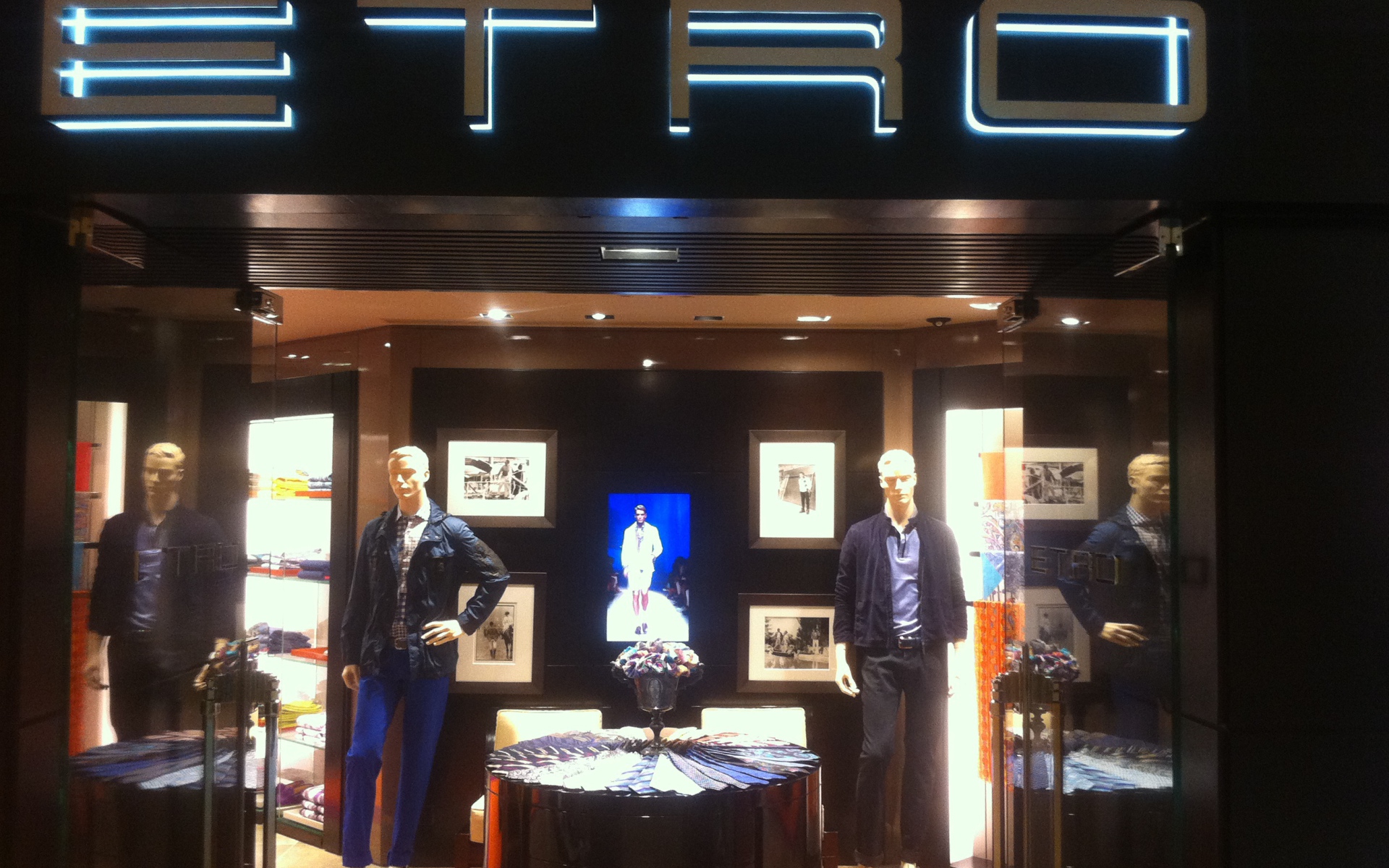 Бутик одежды Etro