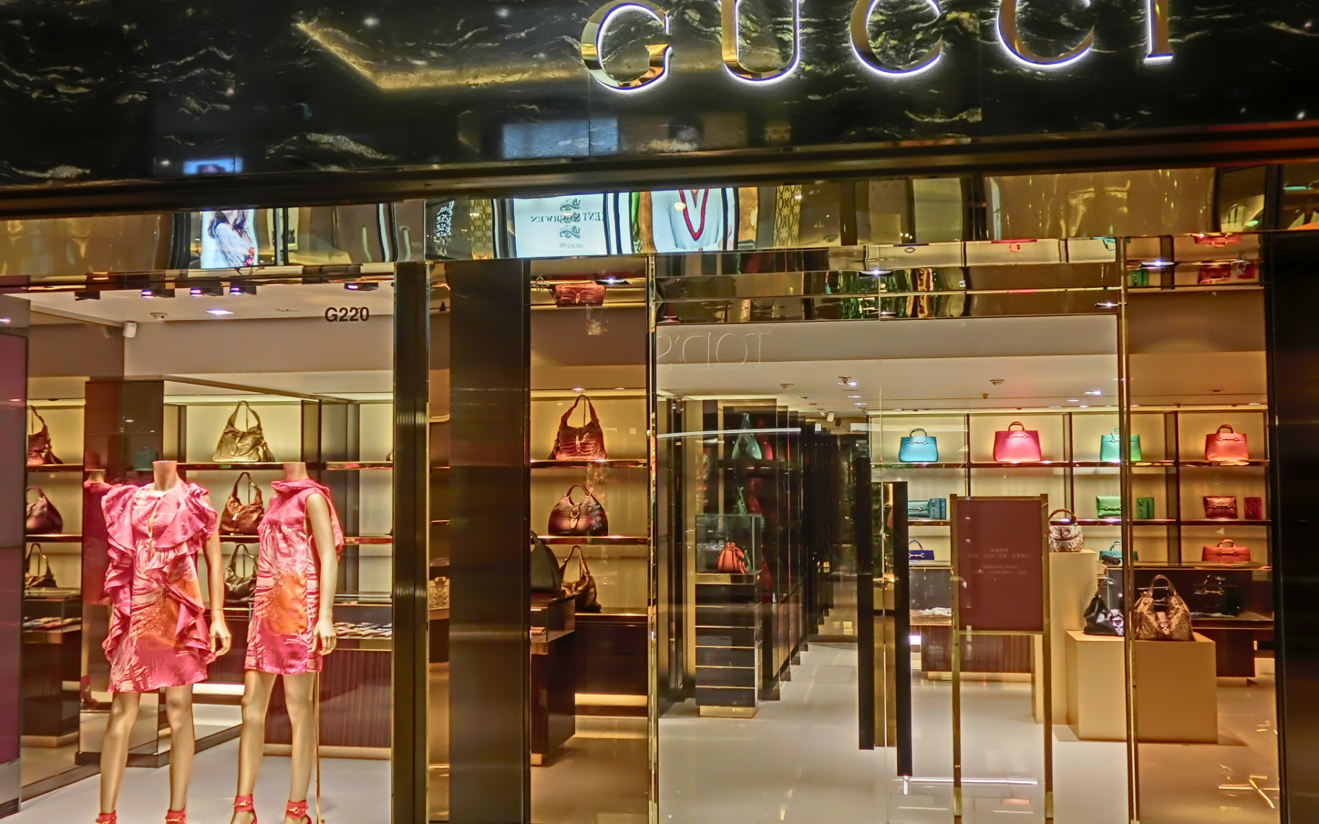 Бутик одежды Gucci