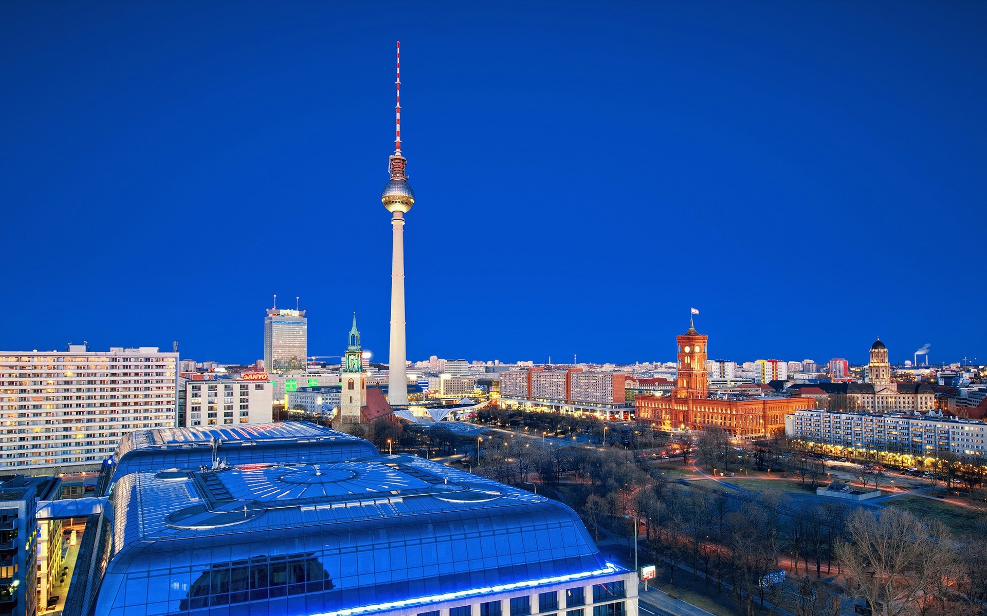 Городской пейзаж с телебашней