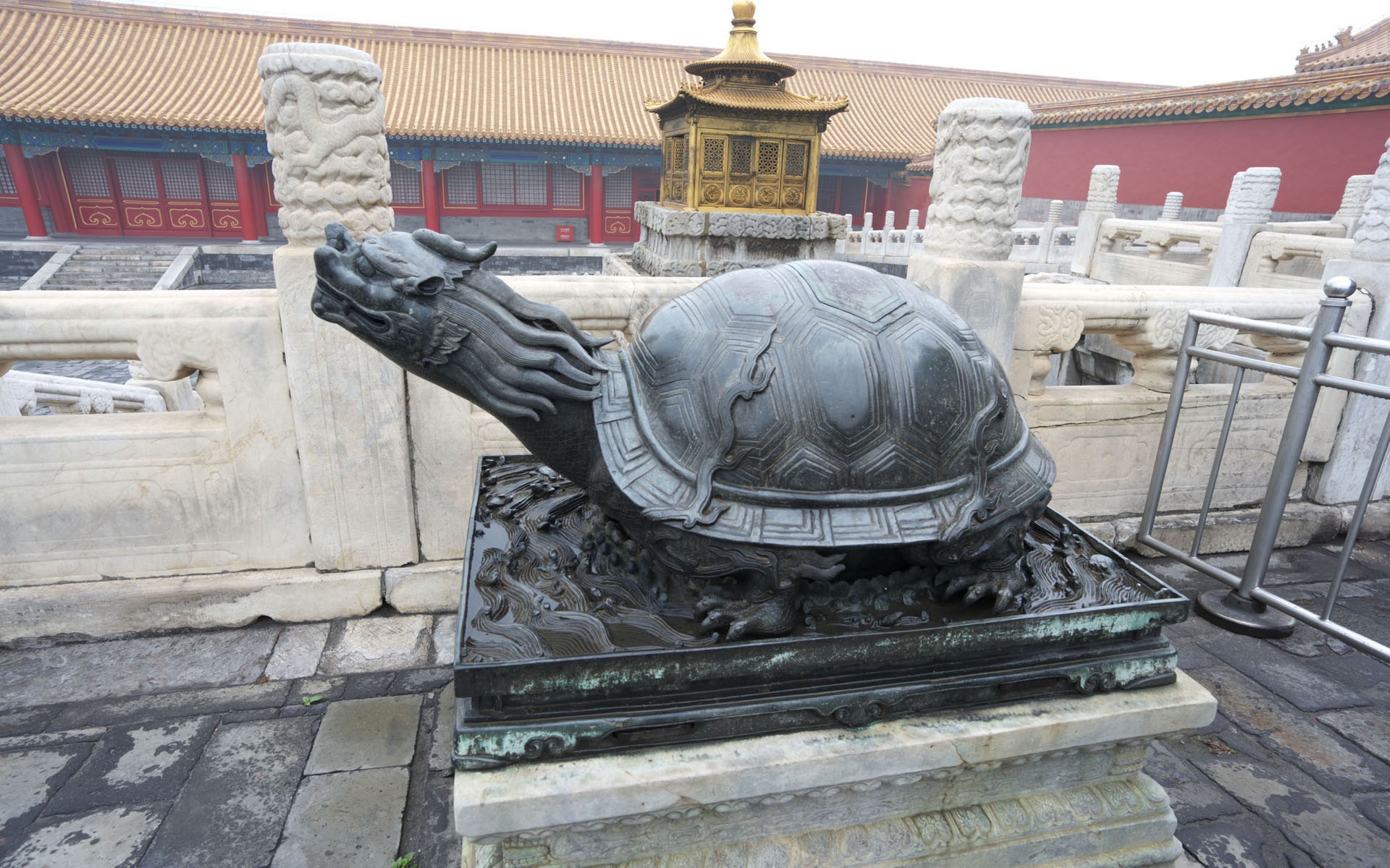 Памятник черепахе