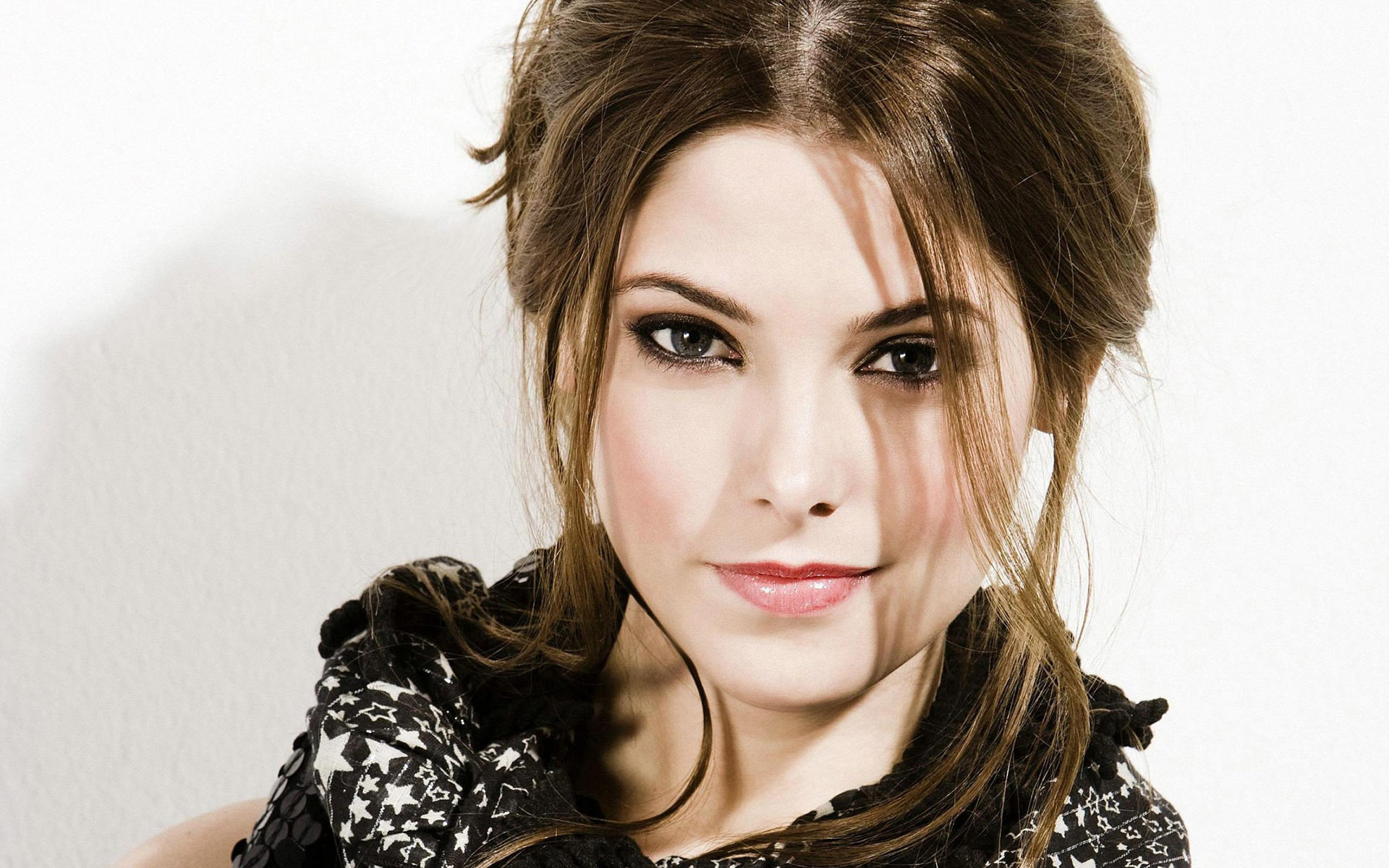 Красивая актриса Эшли Грин