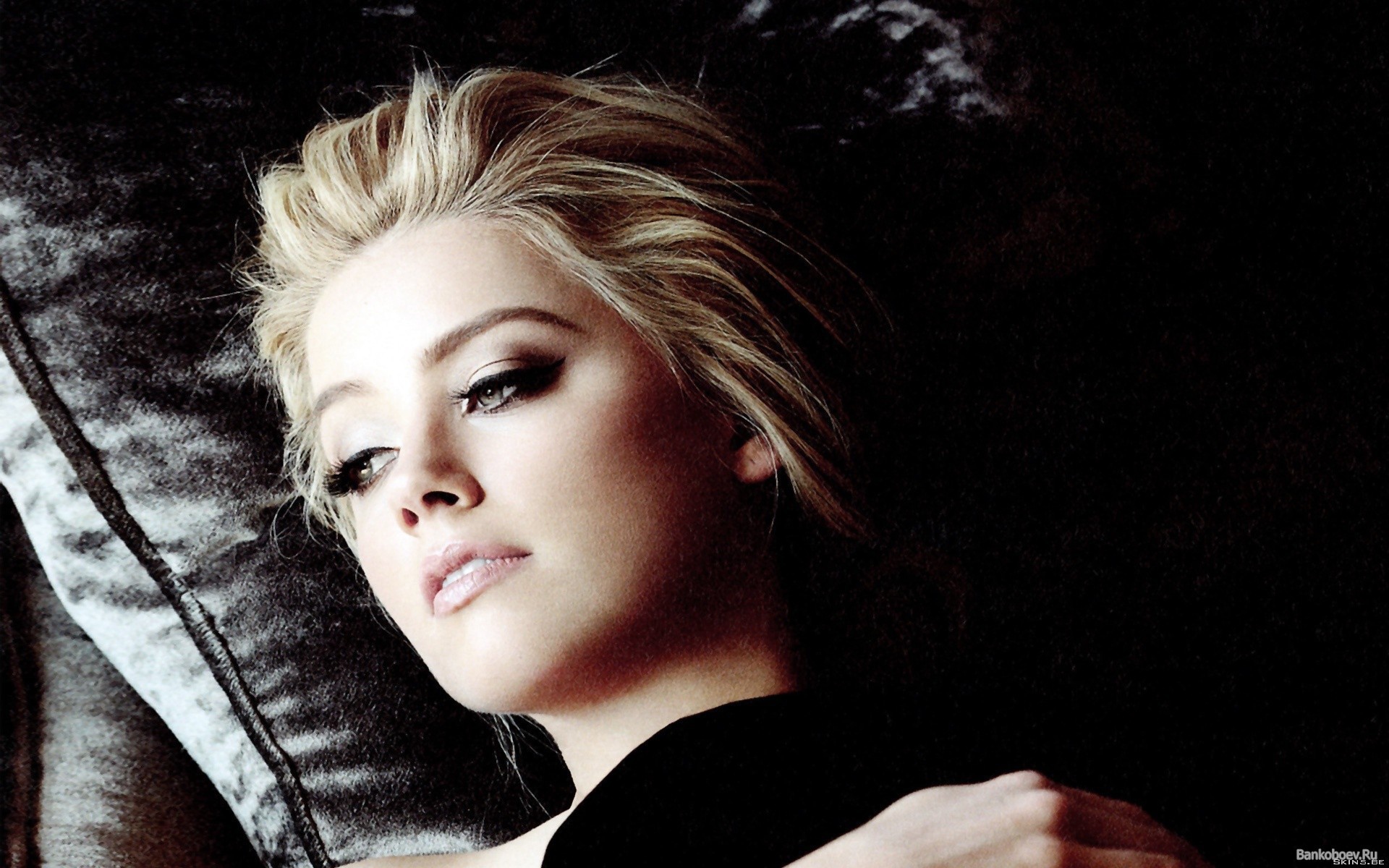 Прекрасная актриса Эмбер Хёрд