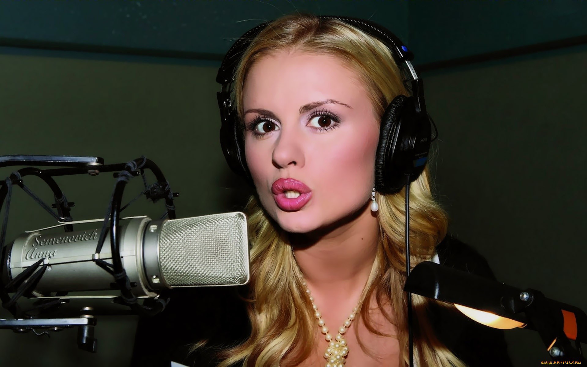 Модель Анна Семенович