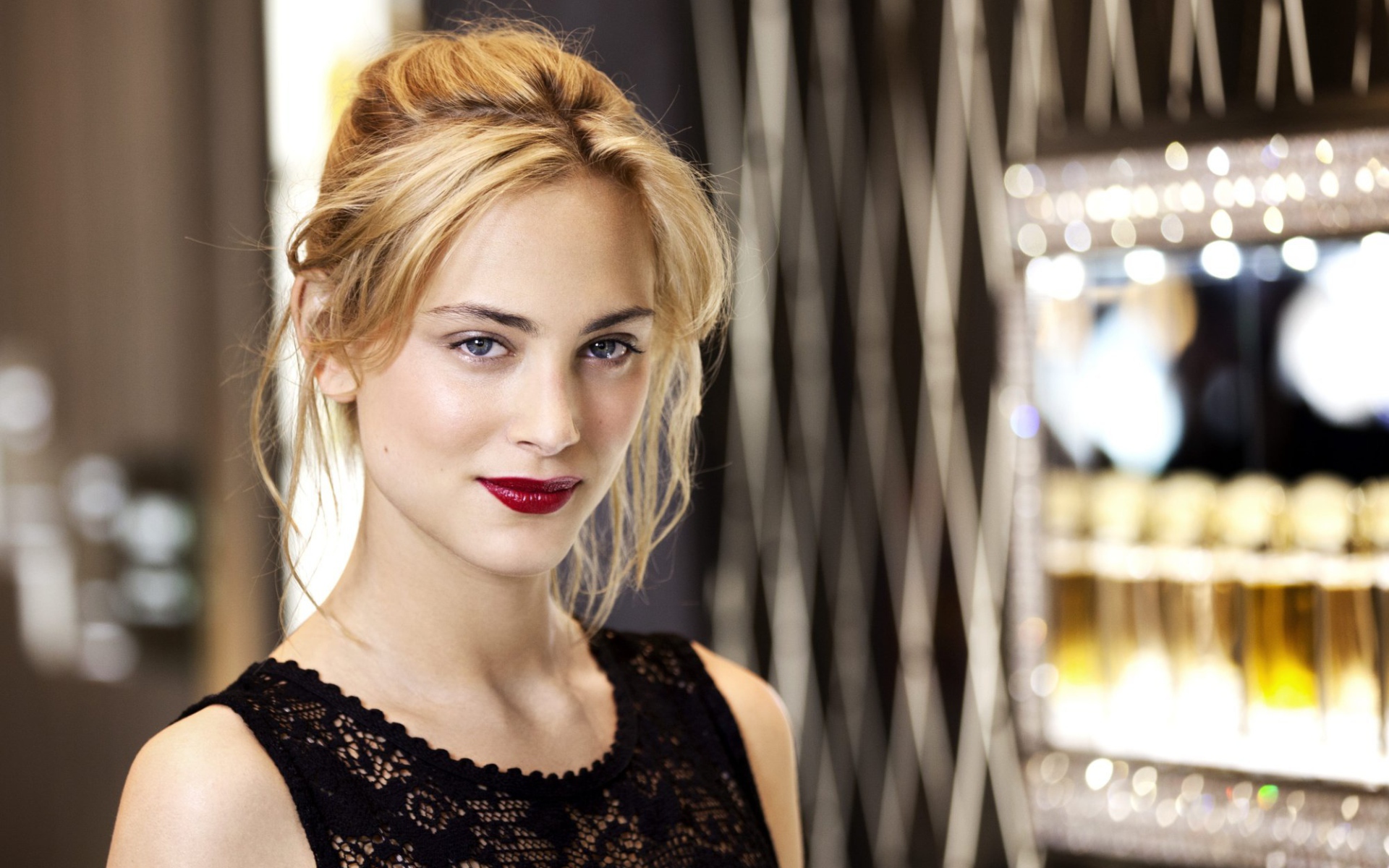 Популярная Нора Арнезедер