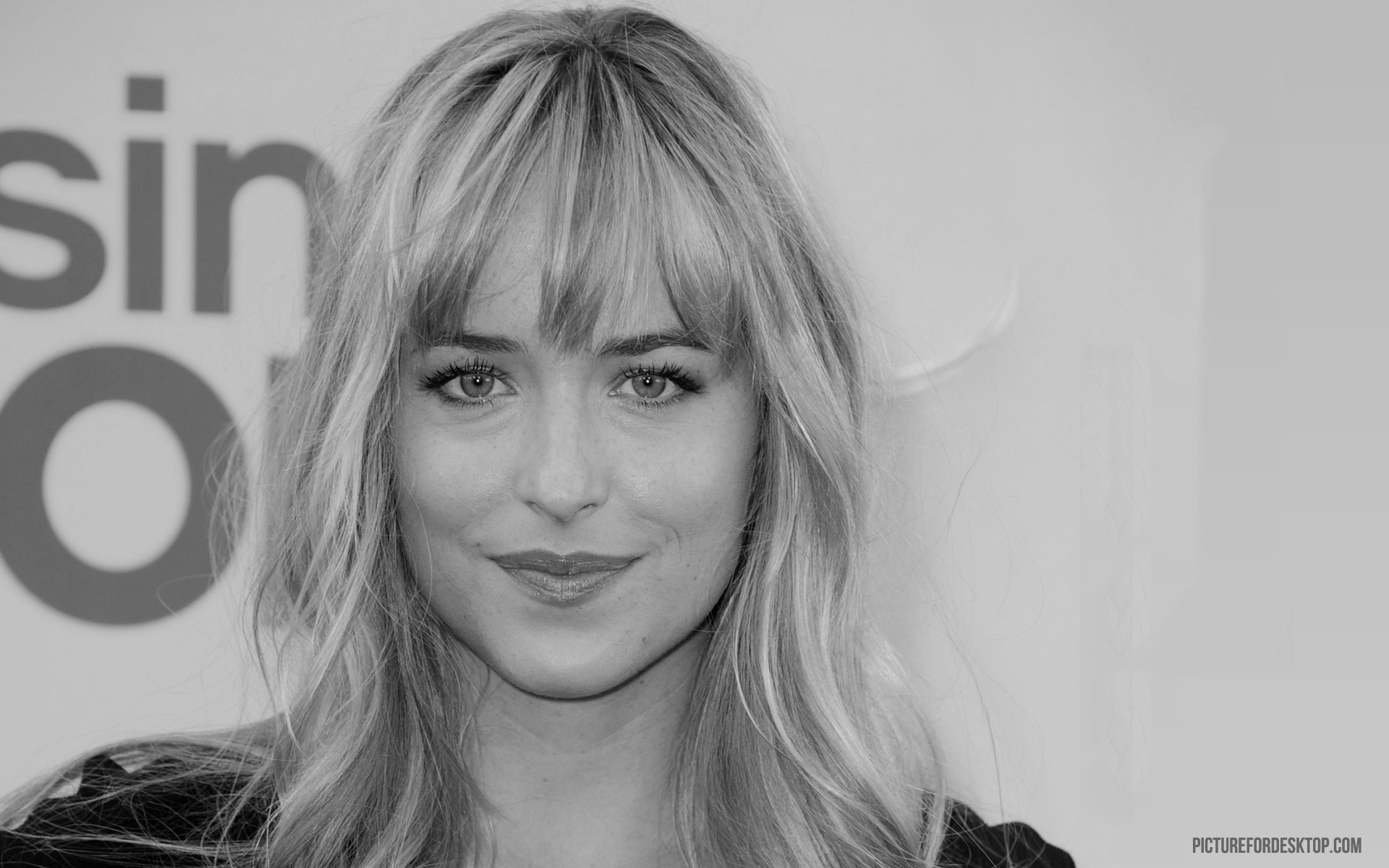 Красивая модель Дакота Джонсон