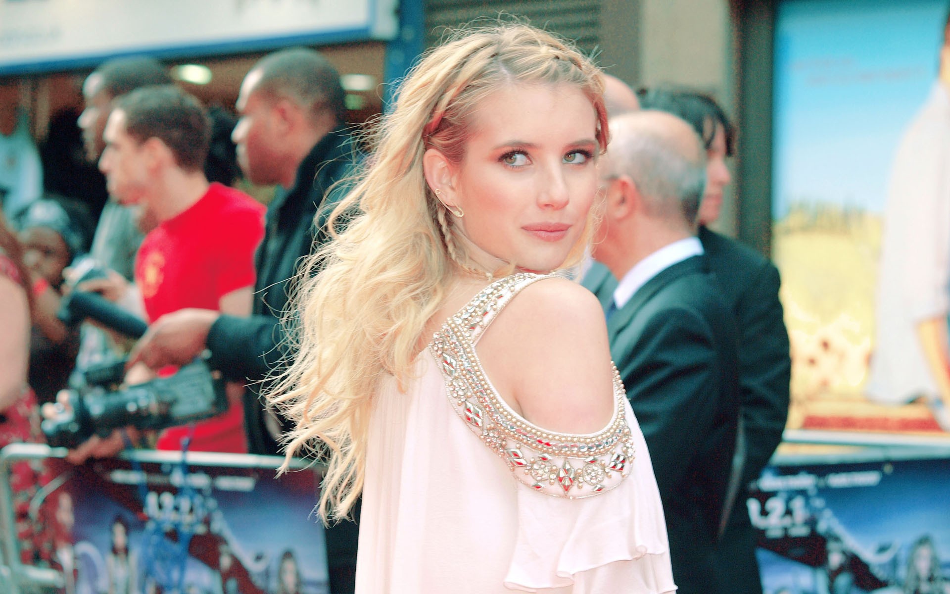 Эмма Робертс актриса