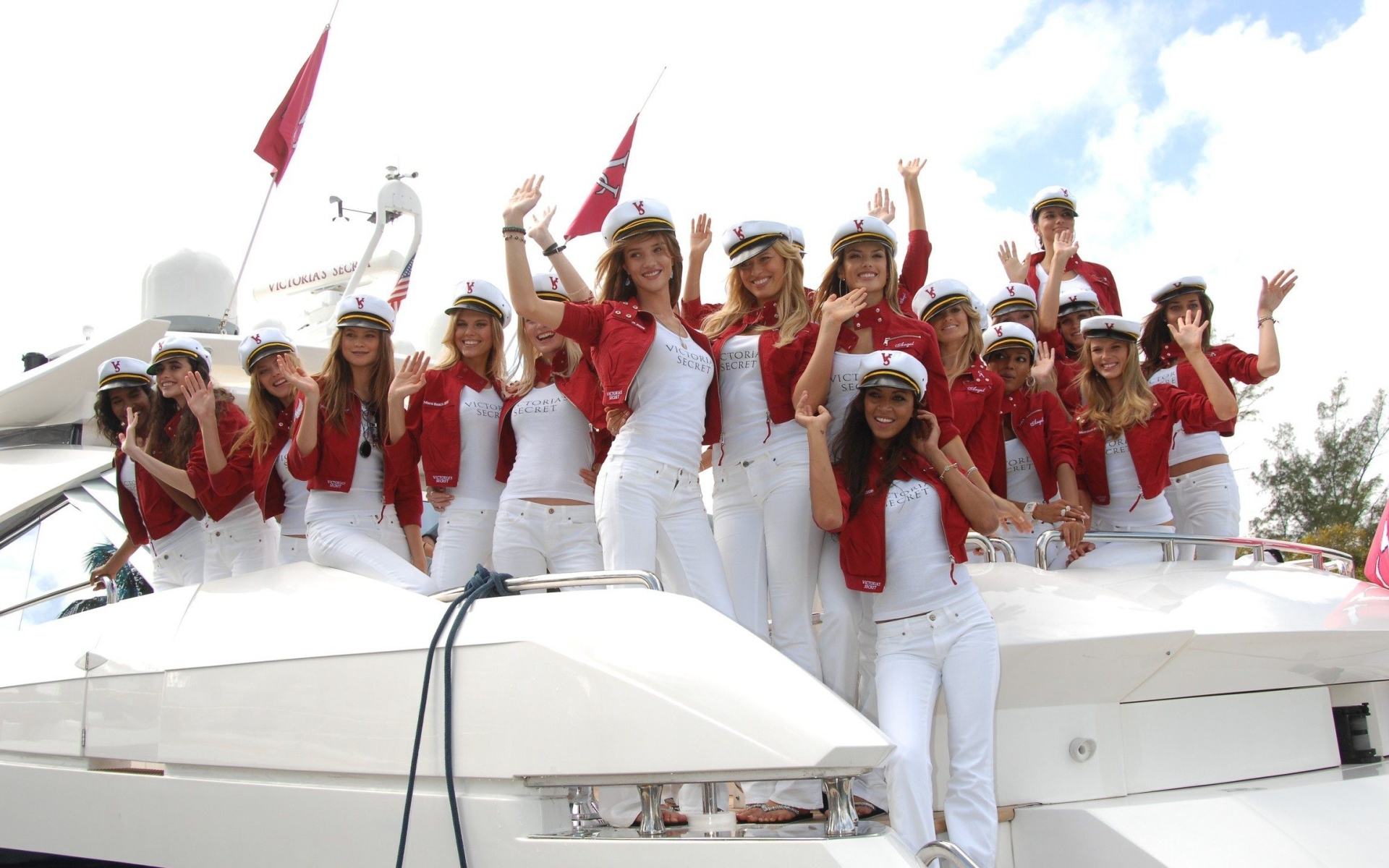 Групповое фото актрис