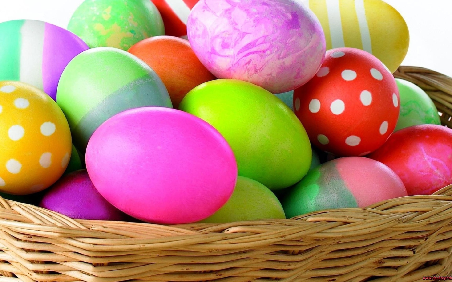 Разноцветные яйца на пасху