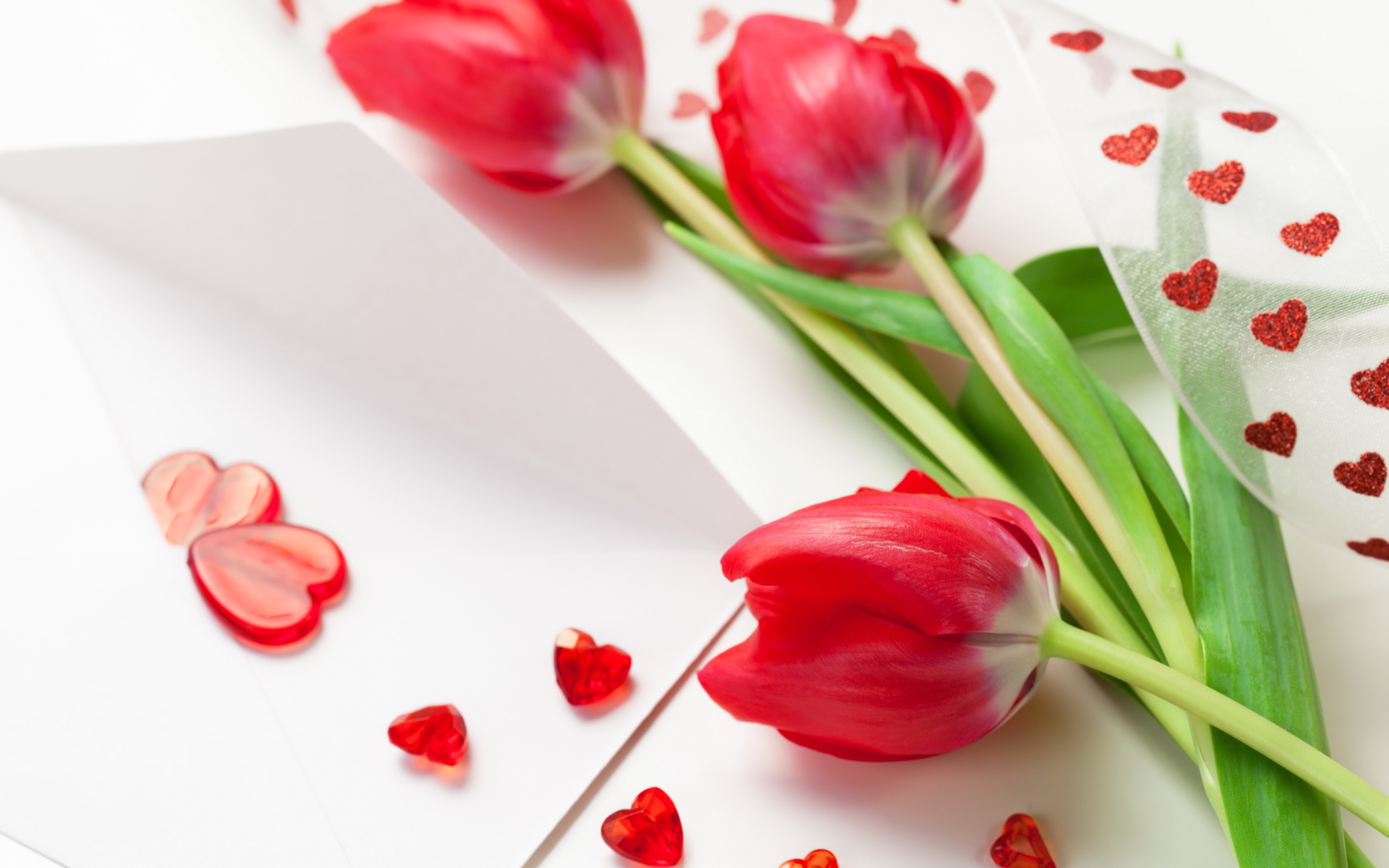 Красные тюльпаны на 8 марта