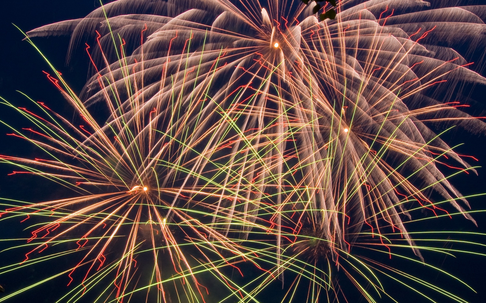 Салют в День Победы 9 мая