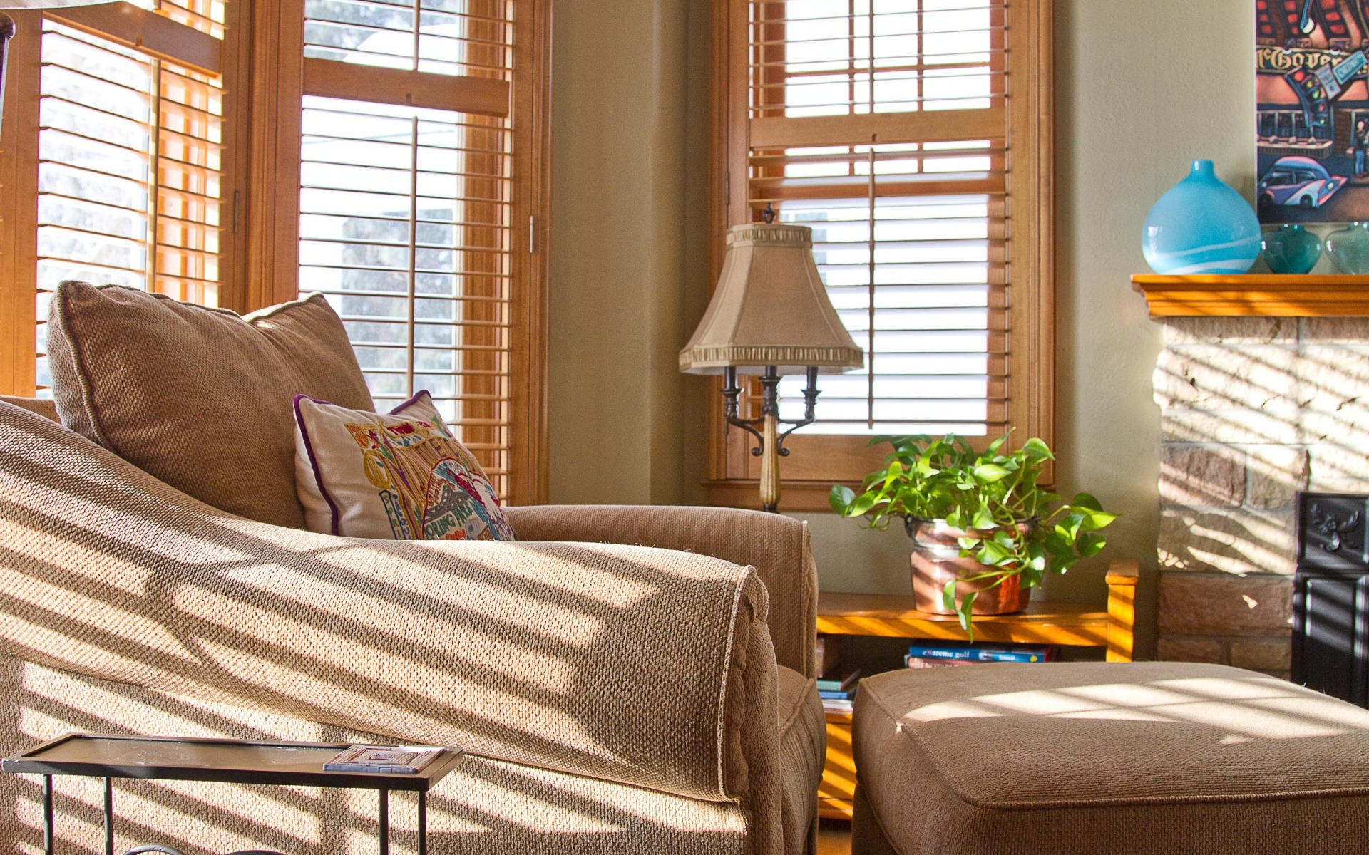 Дизайн комнаты с камином