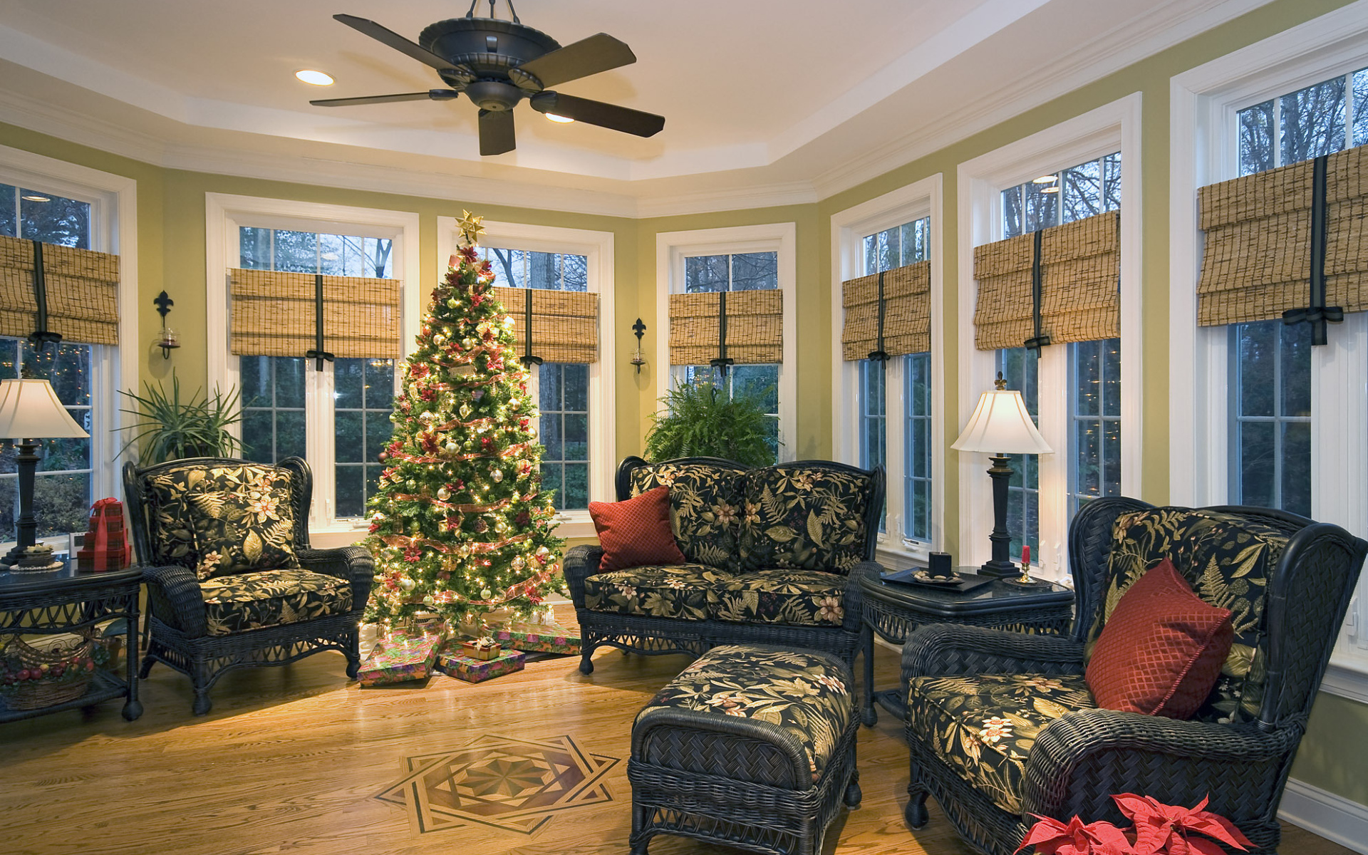 Комната украшенная на Рождество