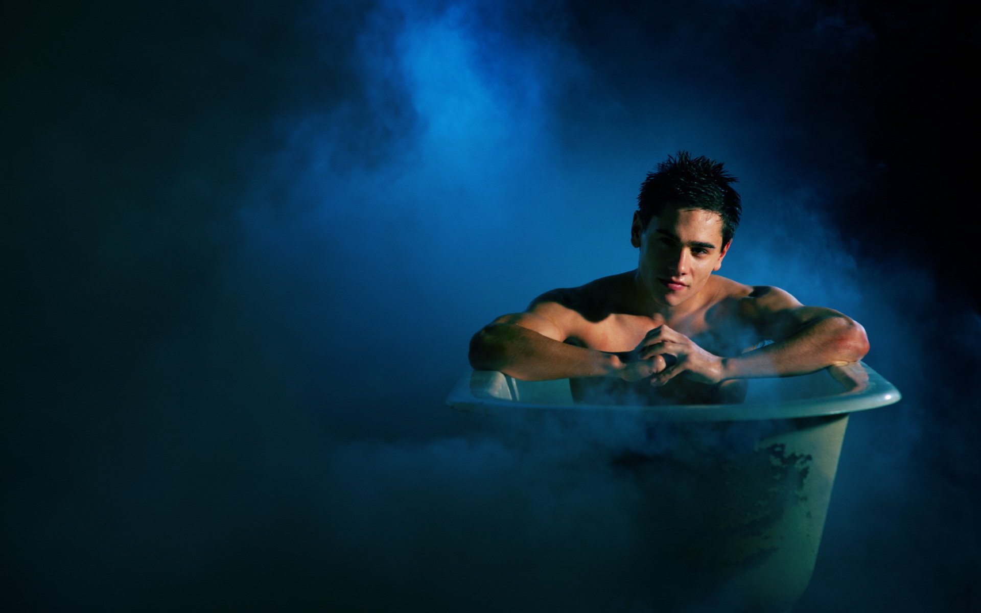 Мужчина в ванне