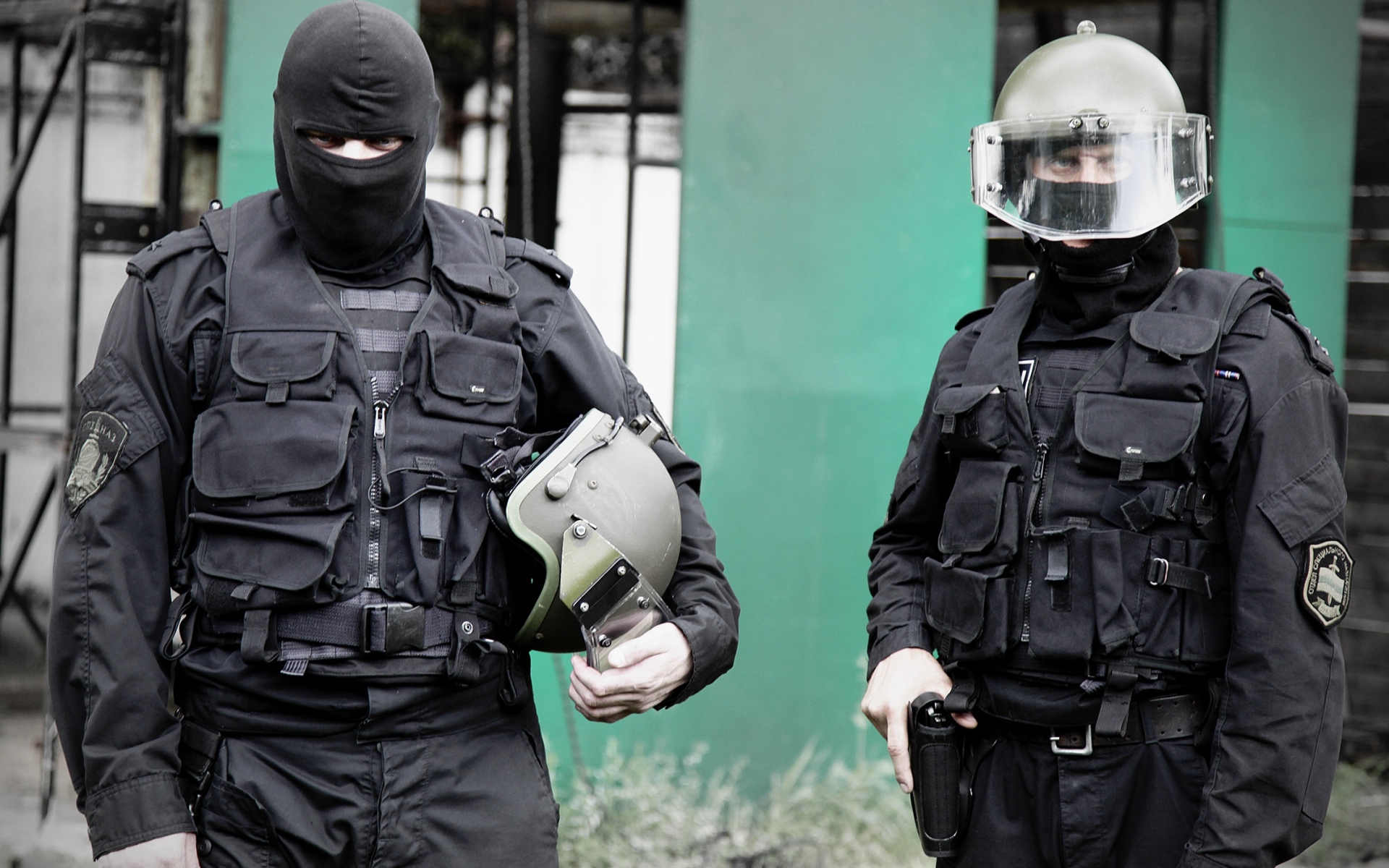 Два бойца спецназа