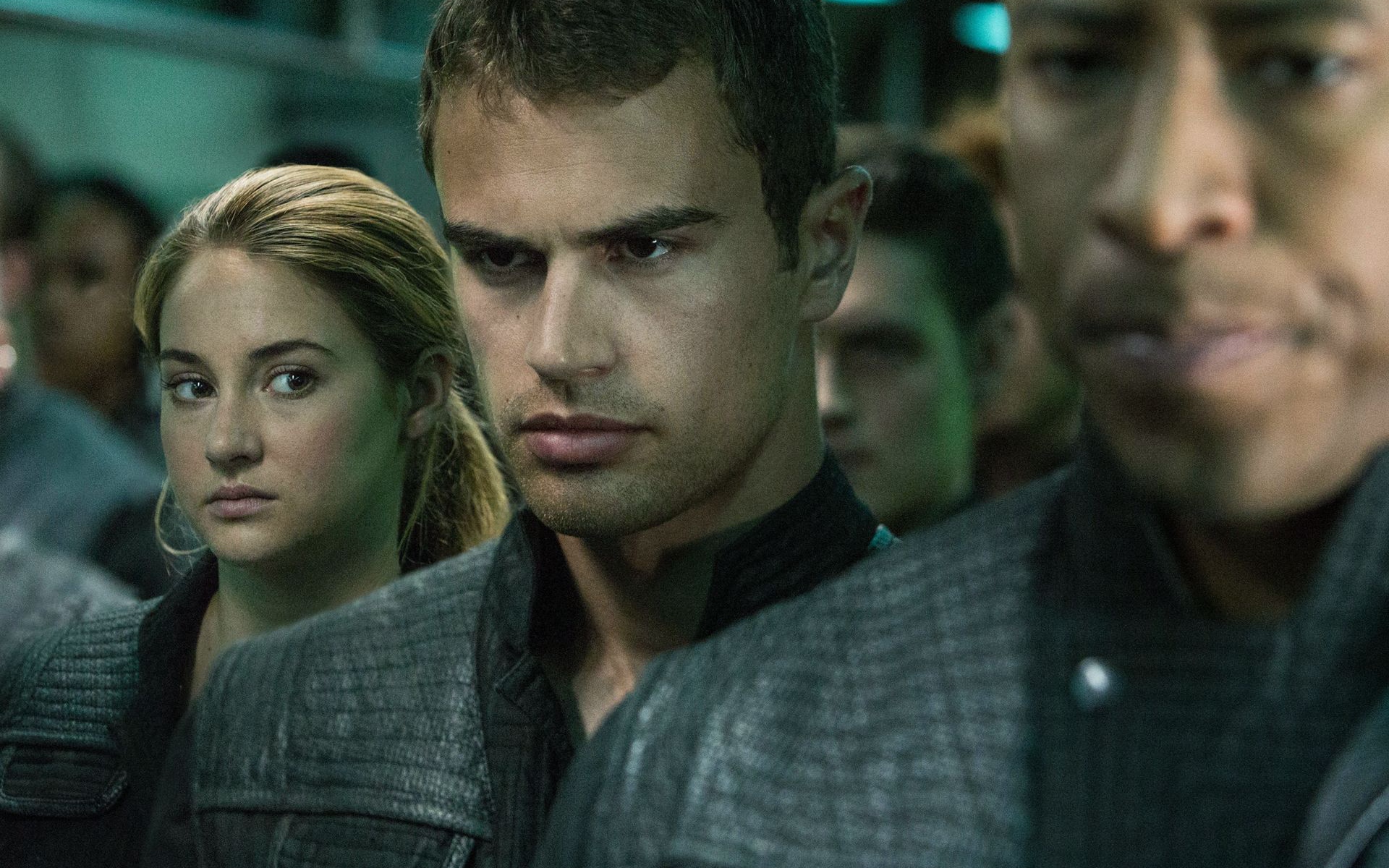 Кинозвезда Тео Джеймс