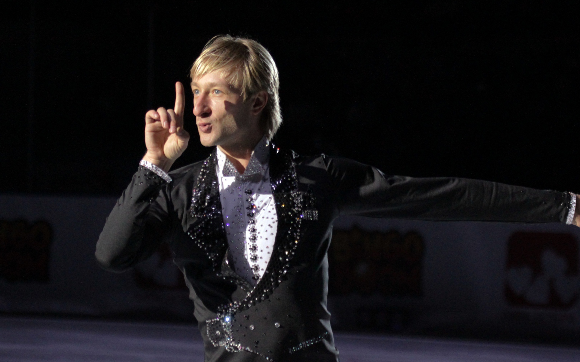 Евгений Плющенко во время выступления