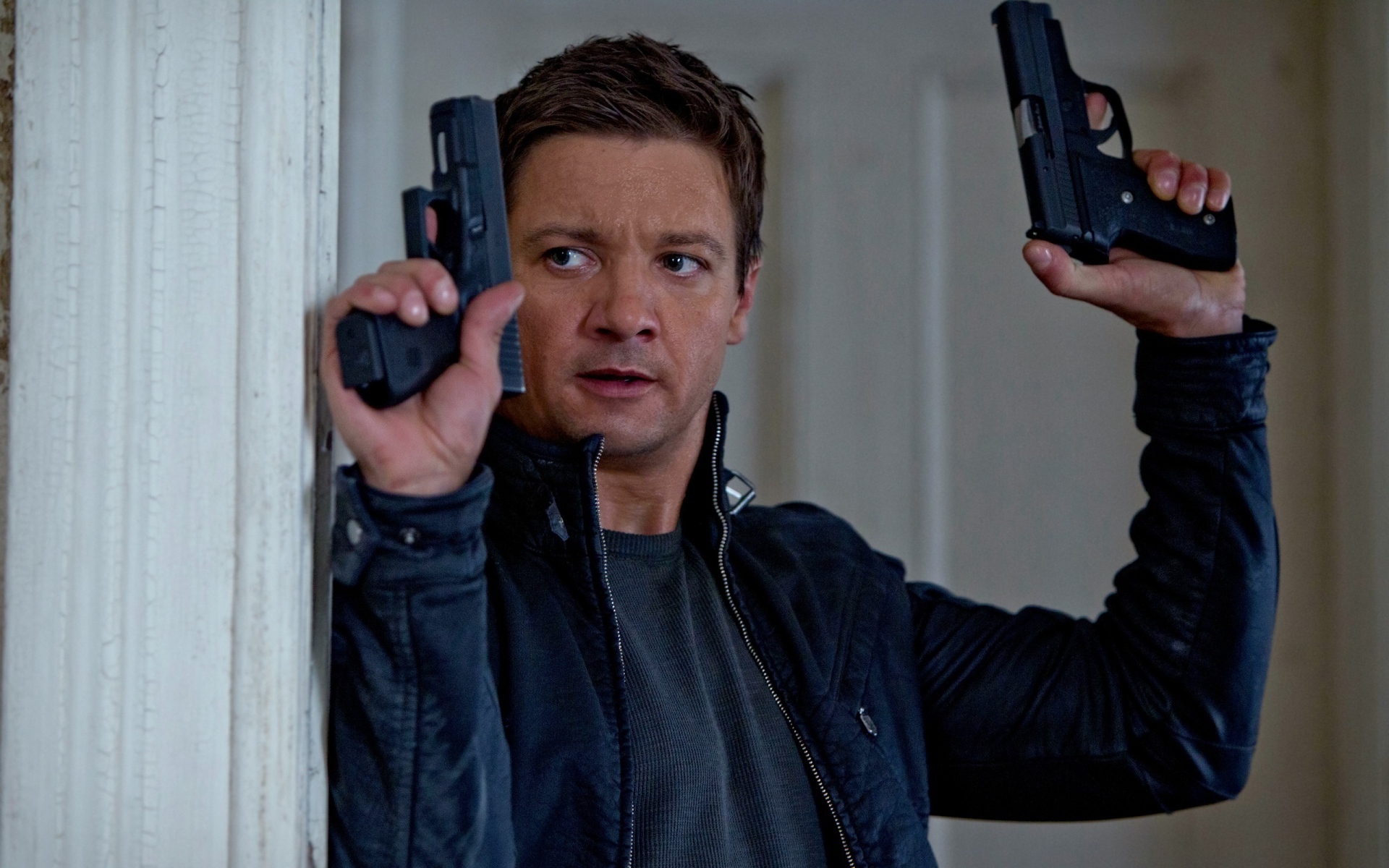 Известный Джереми Реннер