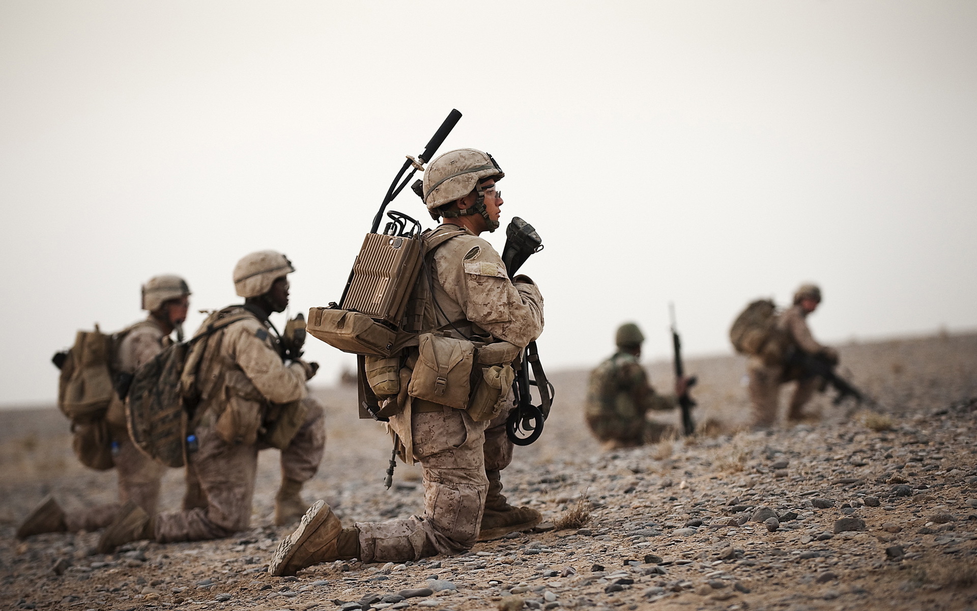 Солдаты идут в наступление