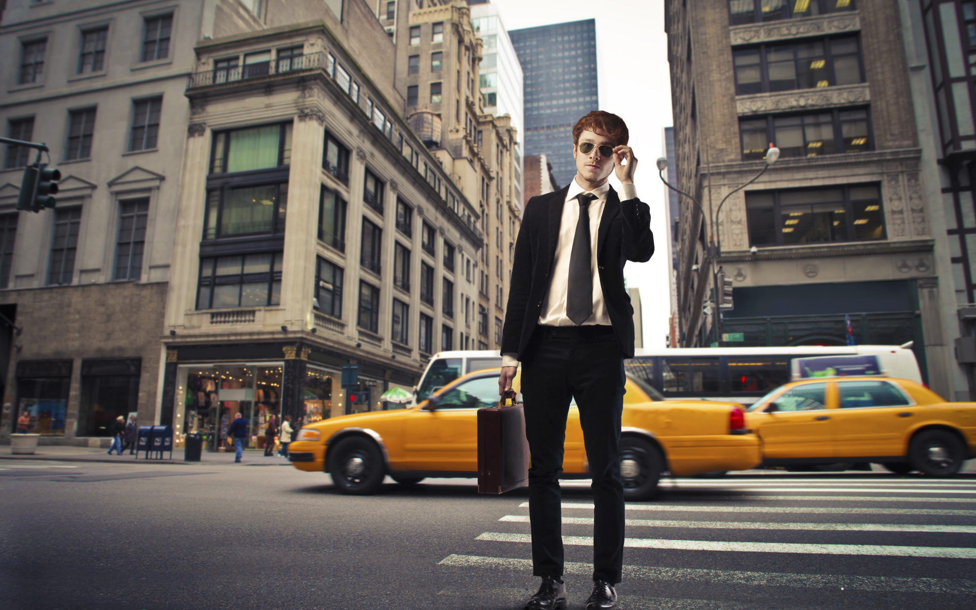 Парень с портфелем