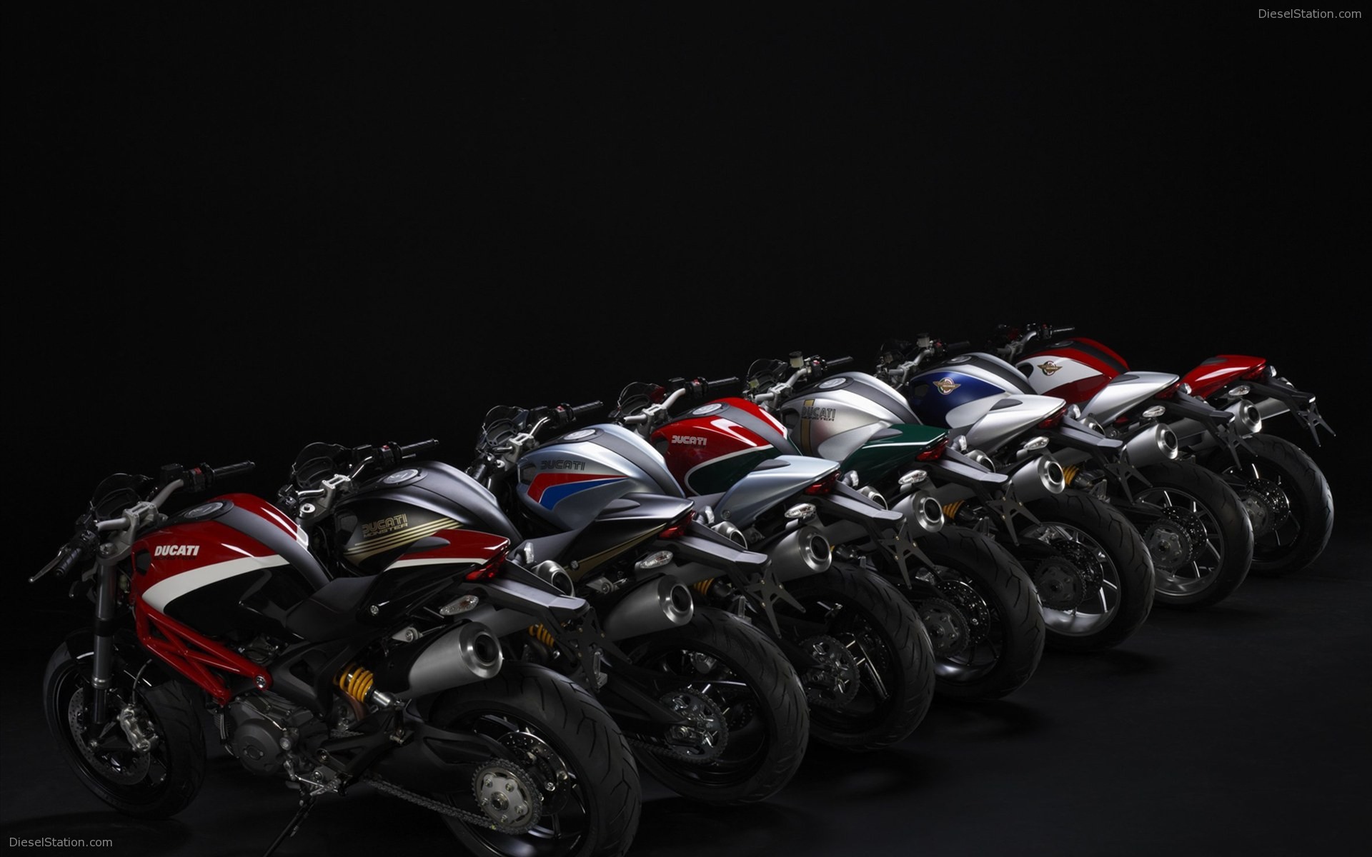 Красивый мотоцикл Ducati Monster Diesel