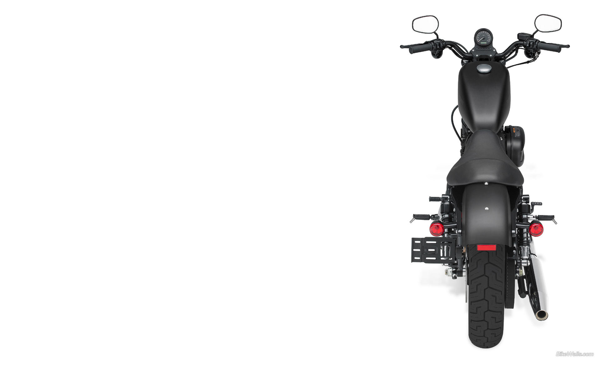 Красивый мотоцикл Harley-Davidson XL 883N Sportster Iron