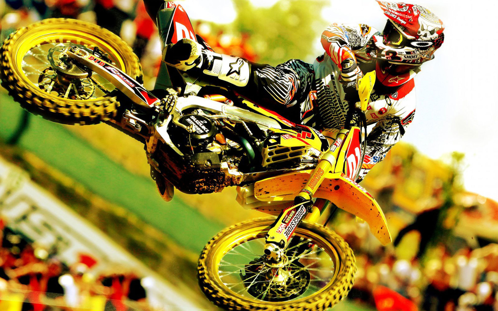 Красивый мотоцикл Suzuki RMX 450 Z