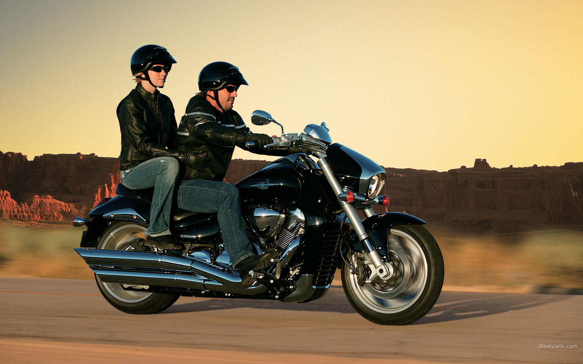 Красивый мотоцикл в москве Suzuki  Intruder M1800 R