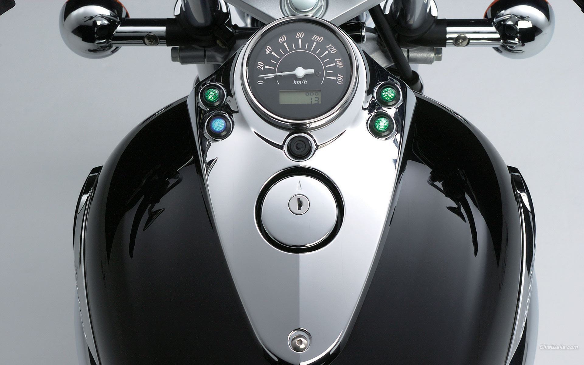 Красивый мотоцикл в москве Suzuki Marauder 125