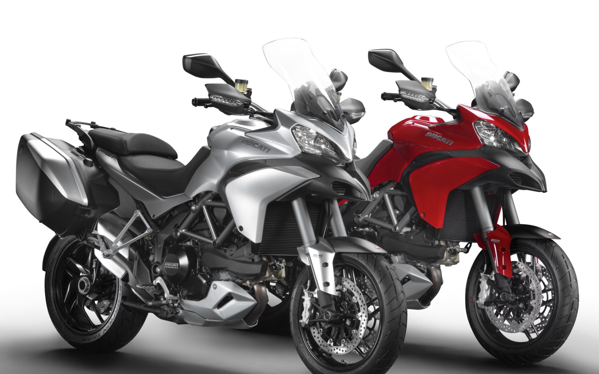 Мотоцикл модели Ducati Multistrada 1200 S Granturismo