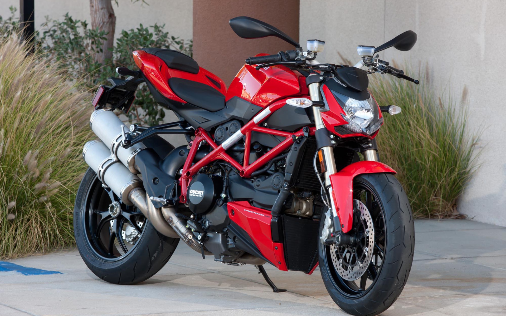 Мотоцикл модели Ducati Streetfighter 848